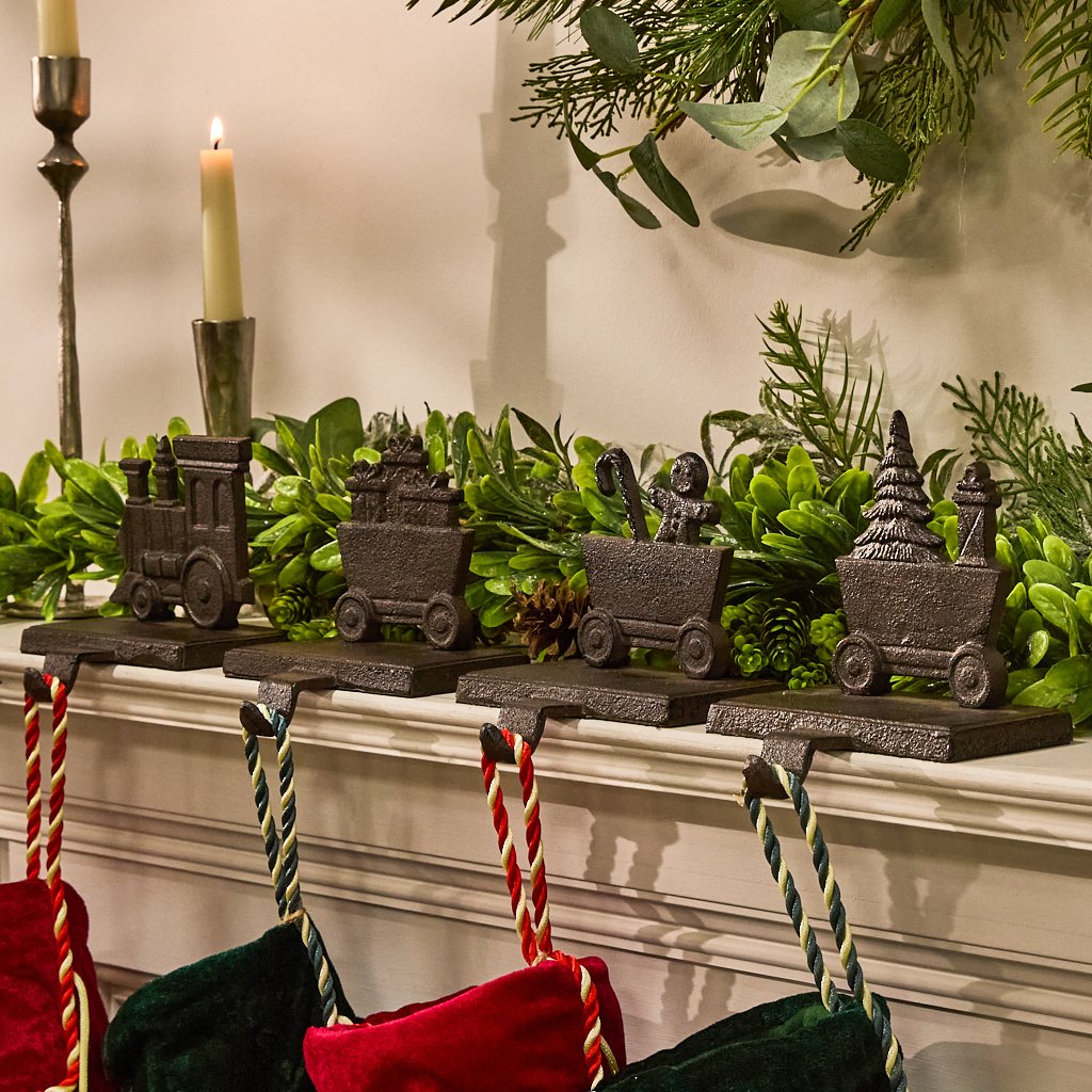Dibor Cast Iron Train Stocking Holders Set Of 4 - Brown