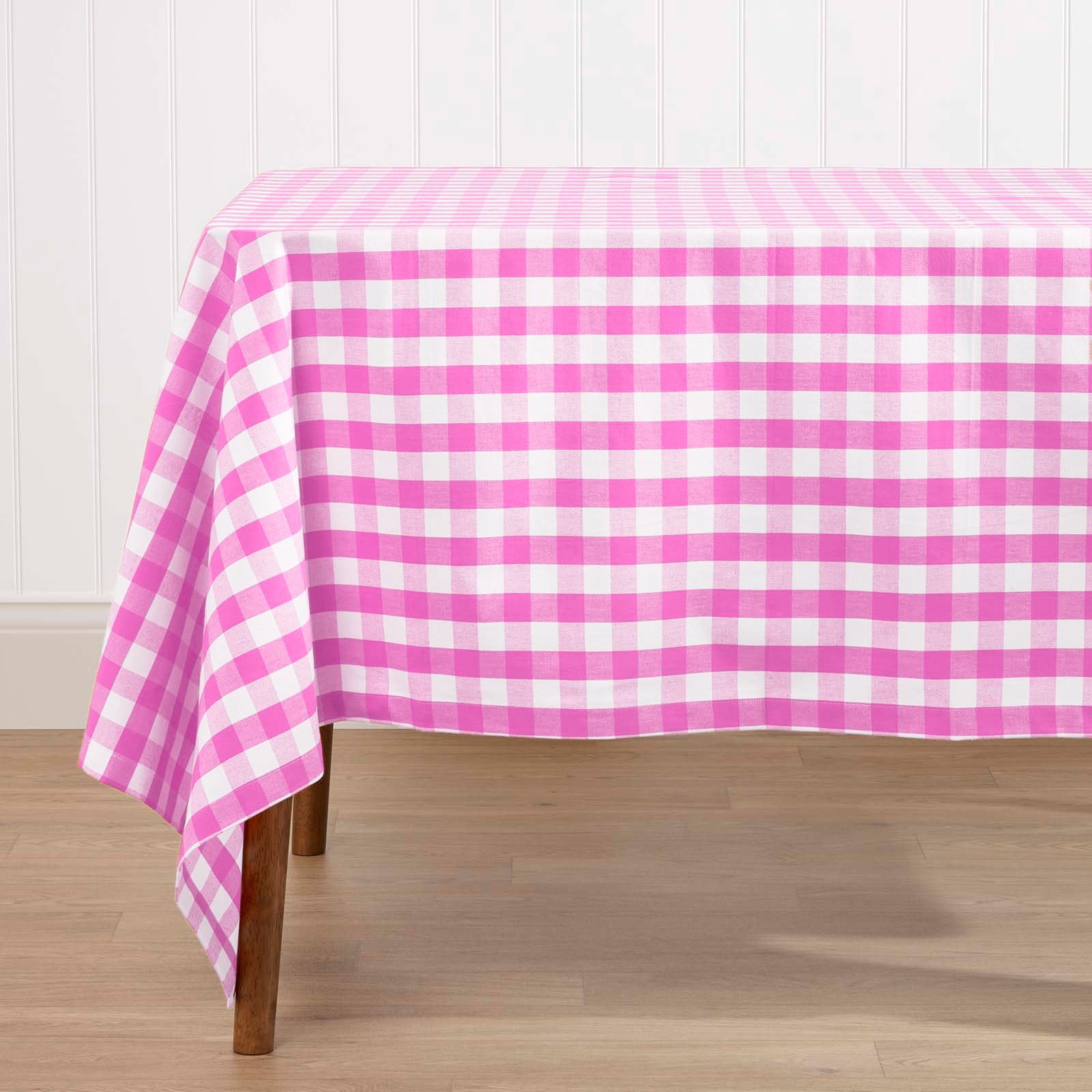 Homescapes Cotton Gingham Tablecloth - 137 x 228 cm - Pink