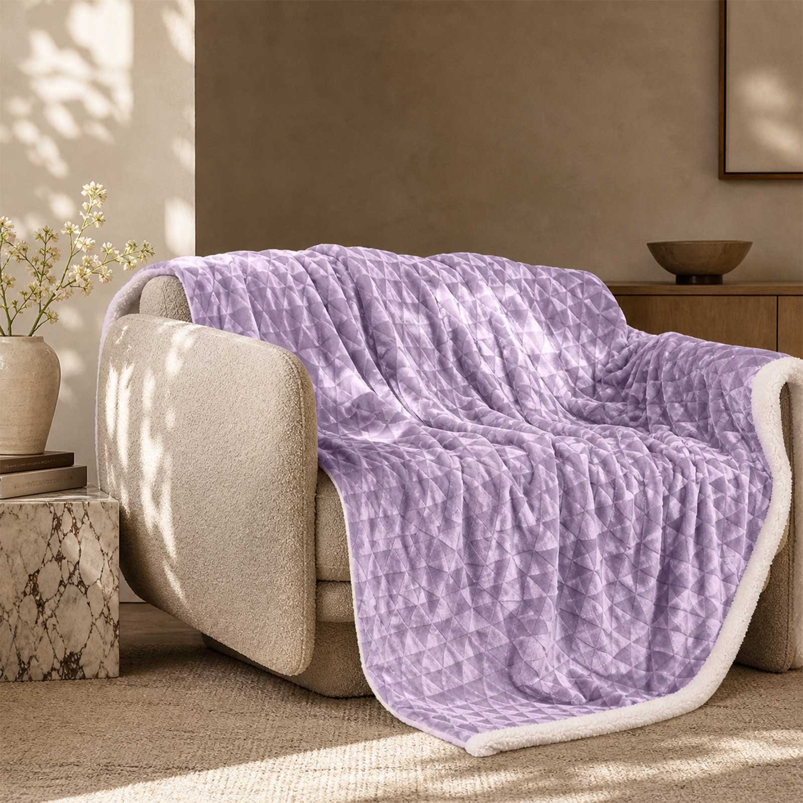 Homescapes Geometric Triangle Velvet Throw - 200 x 230 cm - Lavender
