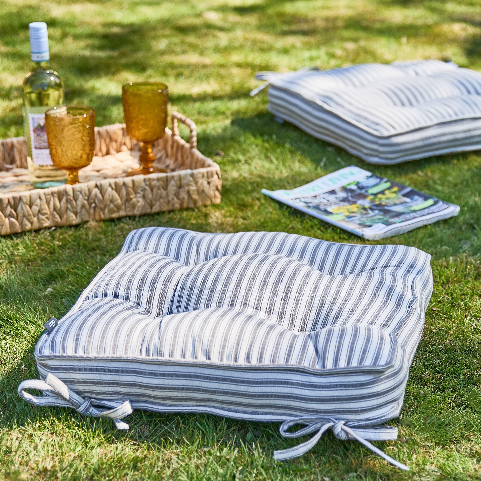 Dibor Set of 4 Striped Outdoor Garden Chair Cushion Seat Pads with Ties - Grey