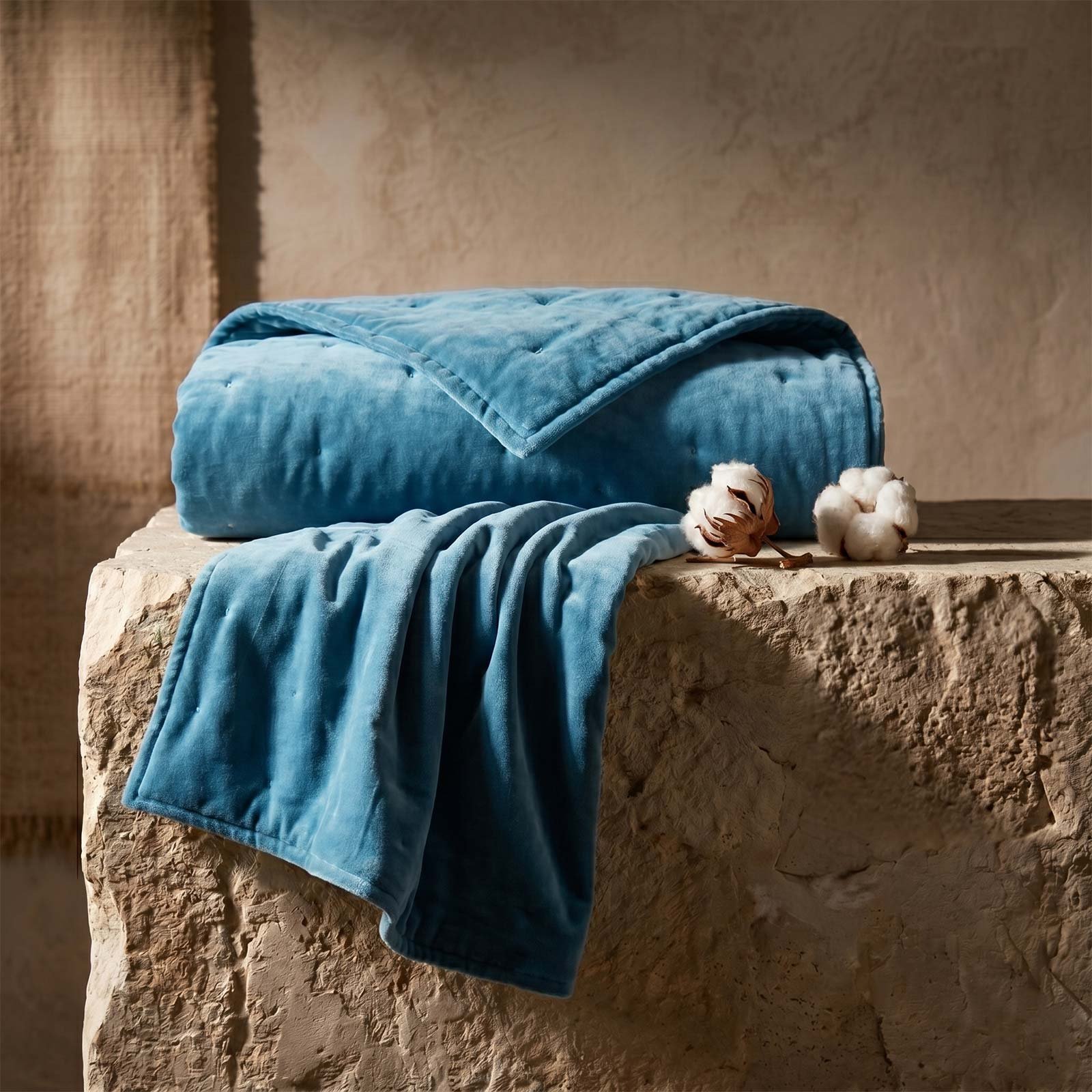 Homescapes Cotton Velvet Quilted Throw - 125 x 150 cm - Blue