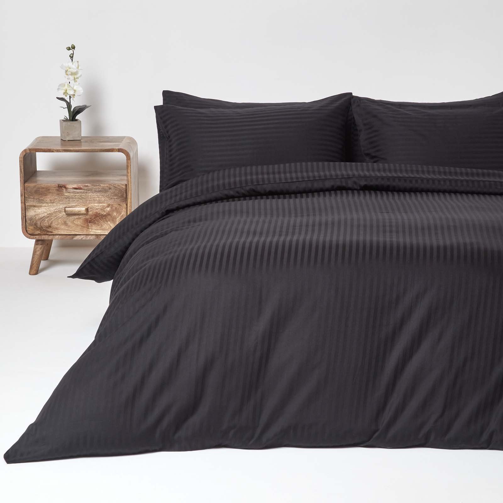 Homescapes Egyptian Cotton Black Satin Stripe Bedding Set - Single