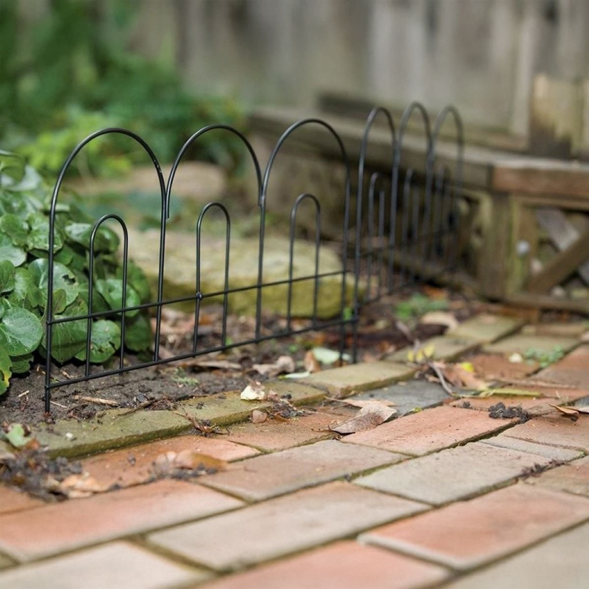 Primrose Lightweight Arched Garden Edging with Finials - Black 35cm