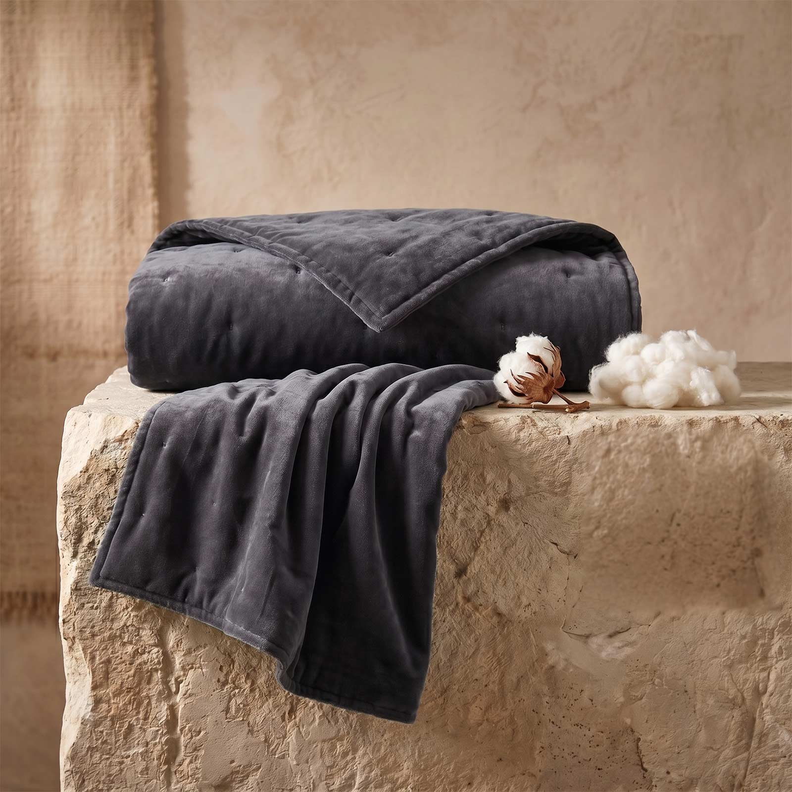 Homescapes Cotton Velvet Quilted Throw - 125 x 150 cm - Dark Grey