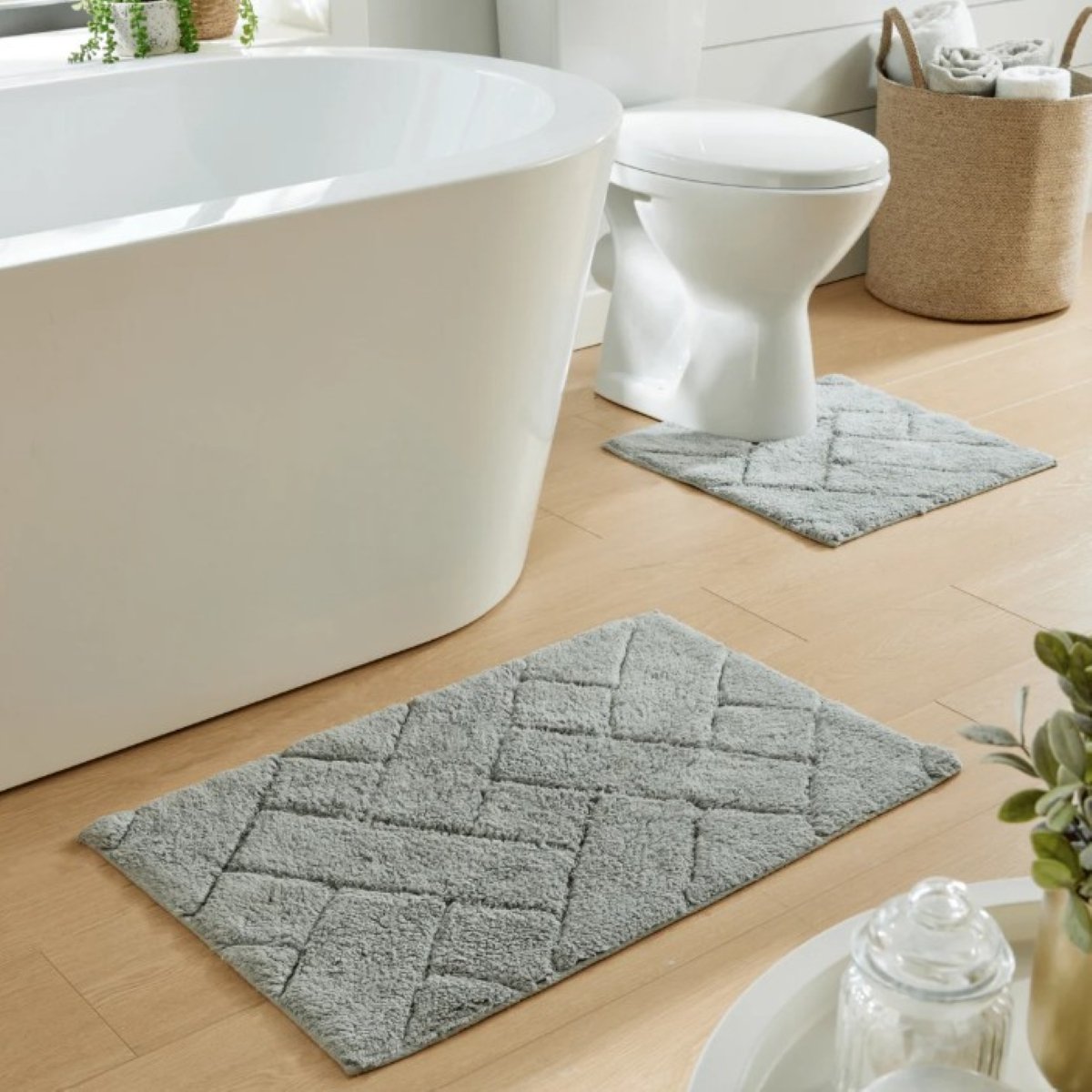 New Edge Blinds Bali Bath Mat & Pedestal Set - Silver