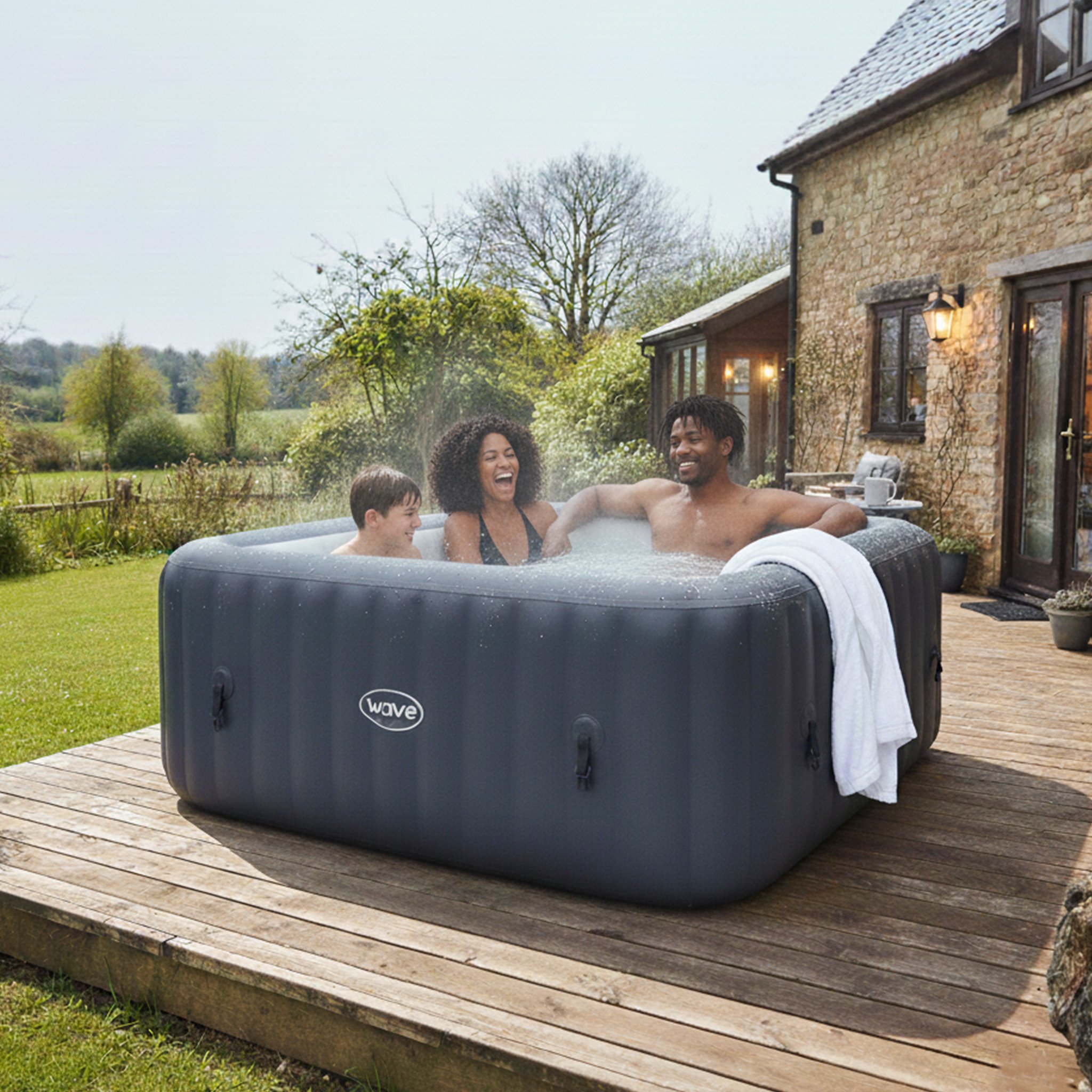 Wave Pacific 6-Person Square Inflatable Hot Tub - Navy