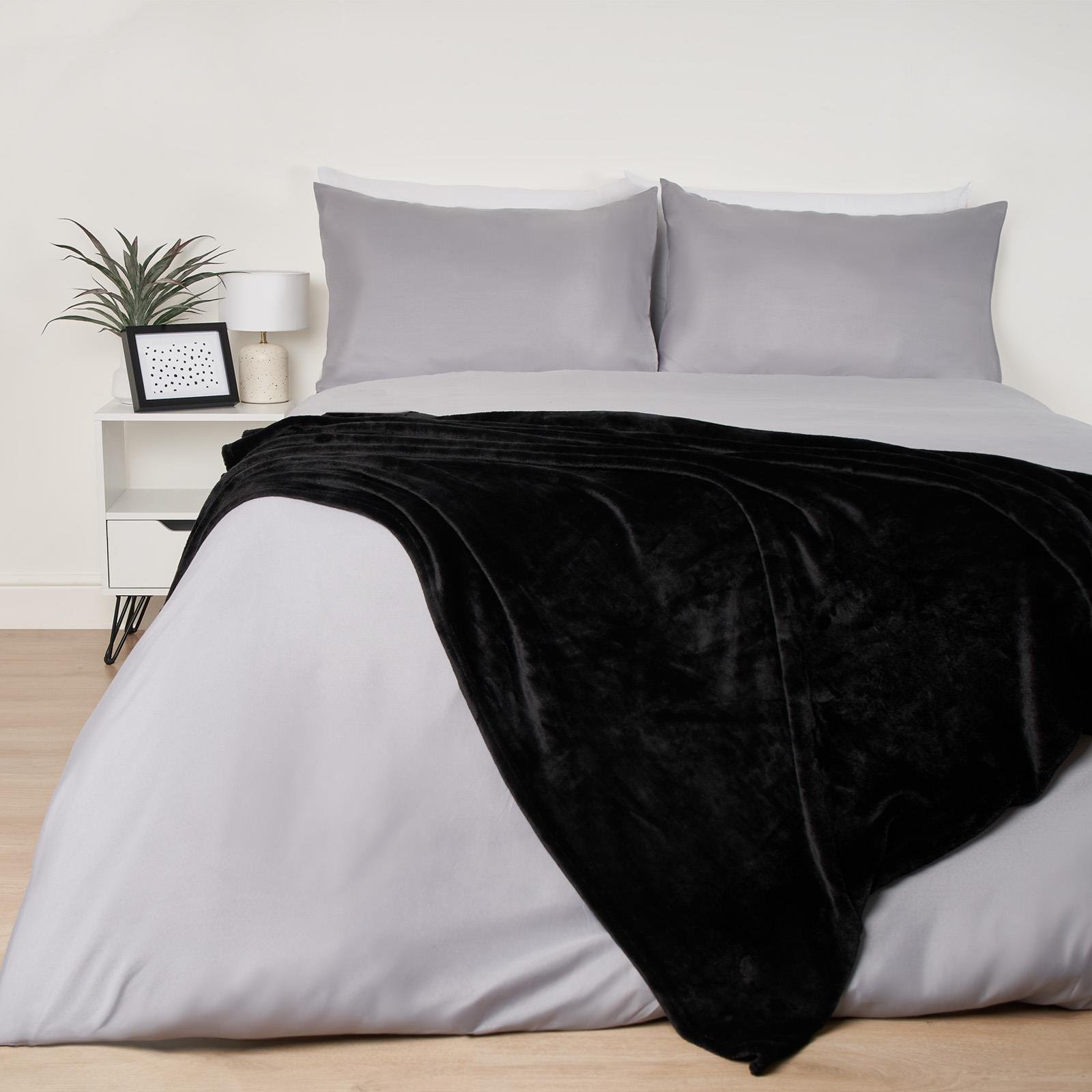 OHS Ultra Soft Blanket Throw 200 x 240cm - Black