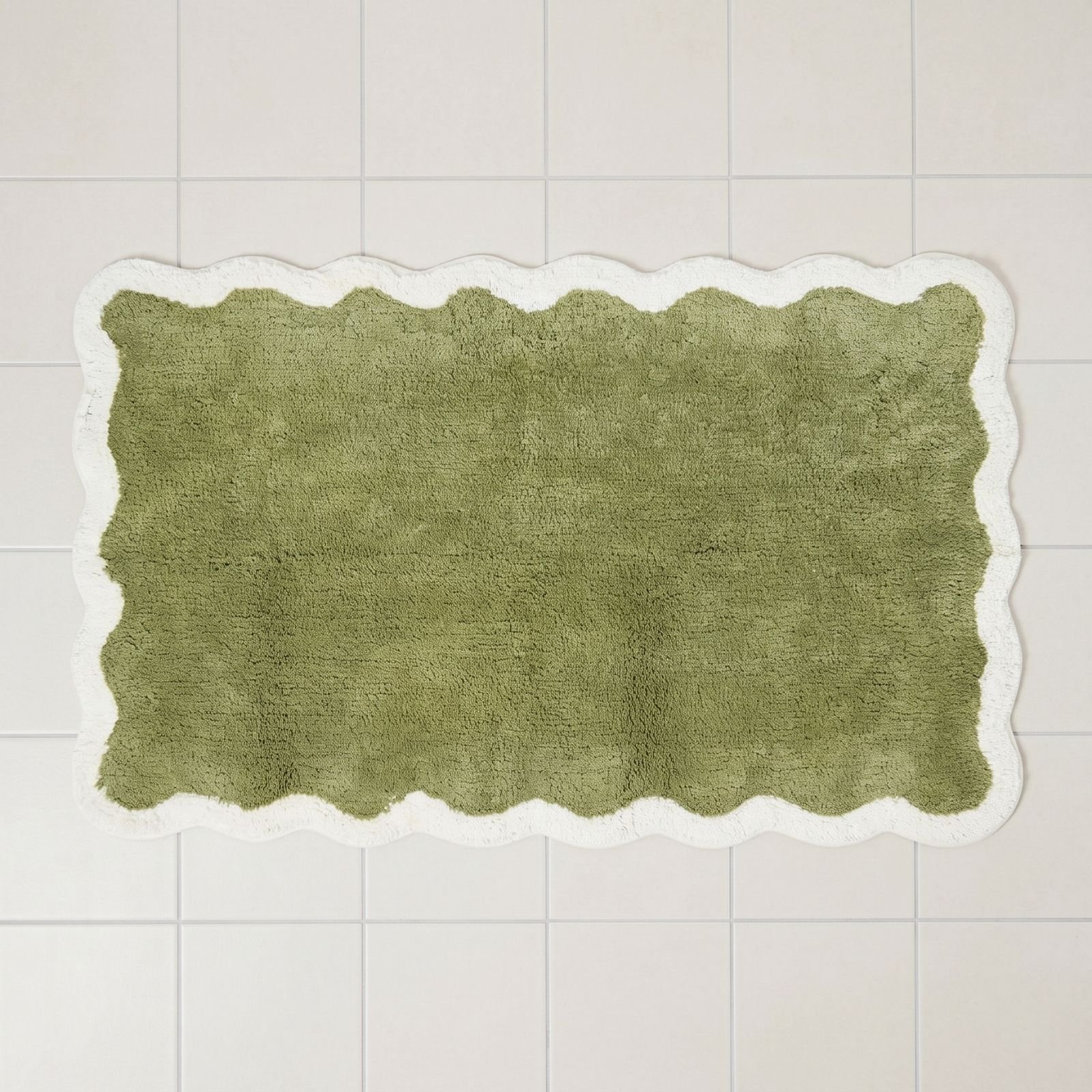 Homescapes Luxury Cotton Scalloped Bath Mat – 50 × 80 cm – Green