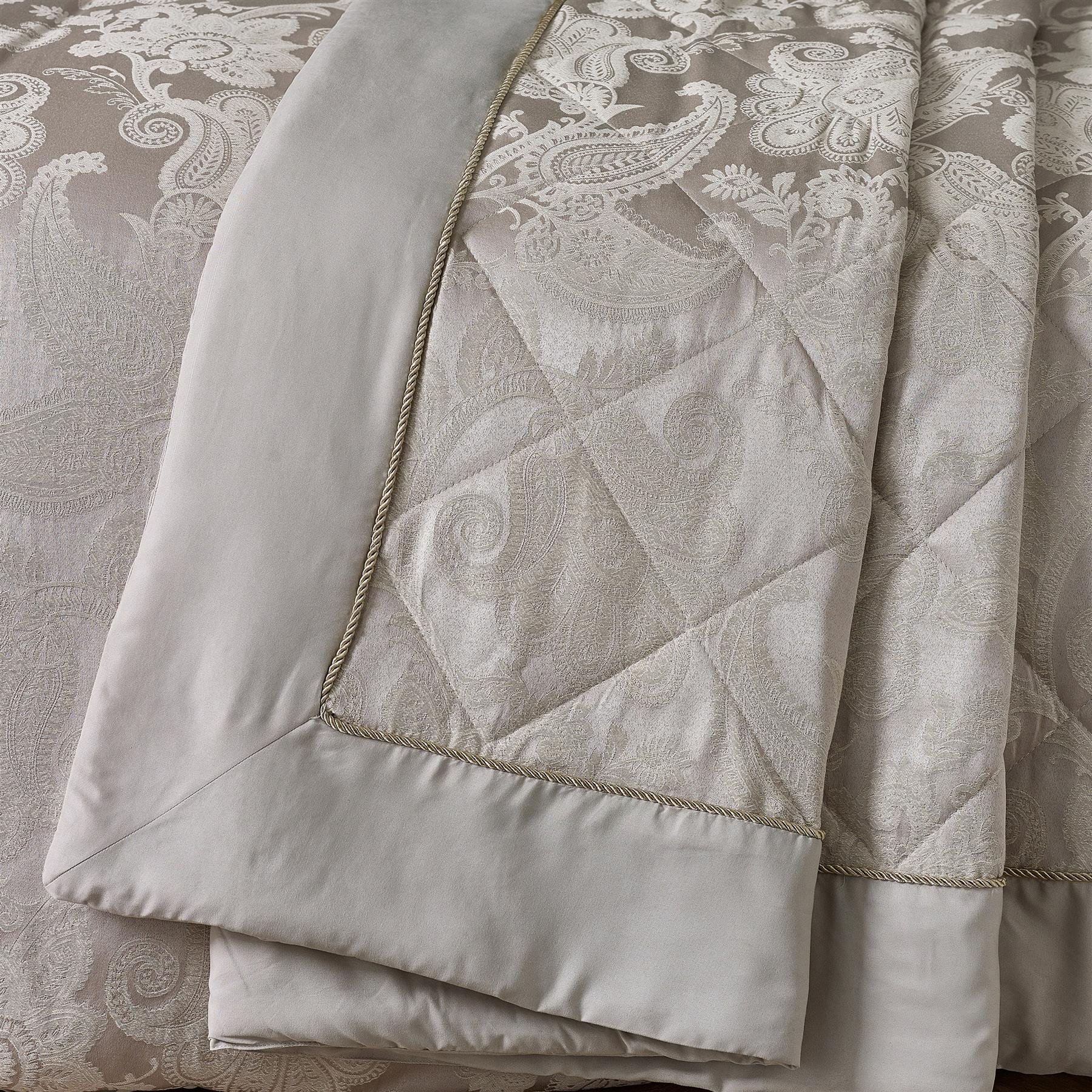 Catherine Lansfield Opulent Jacquard Bedspread 240 x 260cm - Champagne