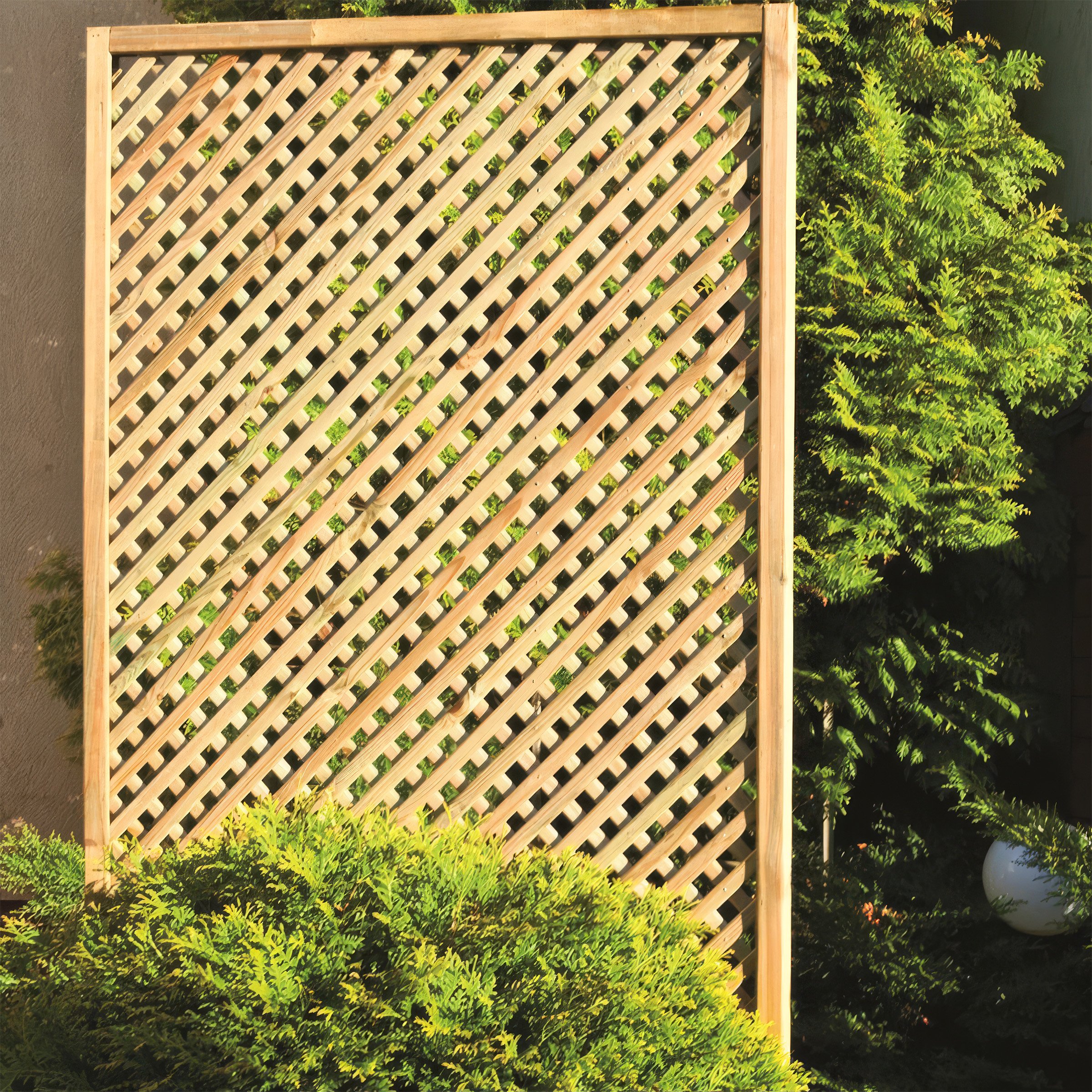 Primrose Wall Diamond Trellis Privacy Garden Softwood Screening - 1.83m x 1.80m