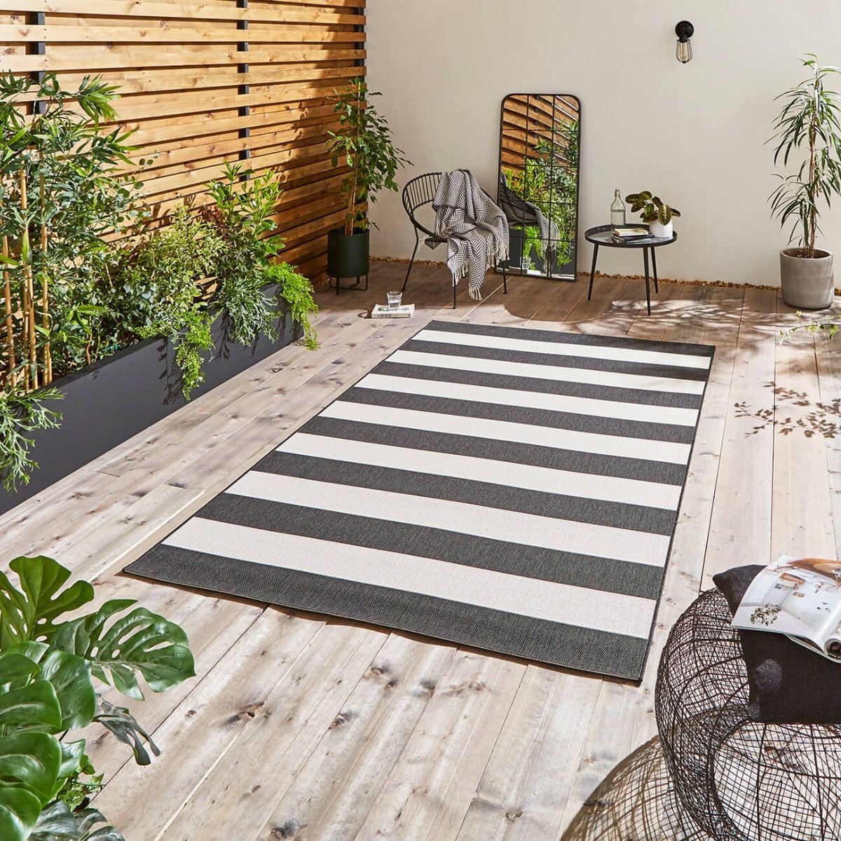 Mega Flooring Black Modern Striped Rug - 120 x 170cm
