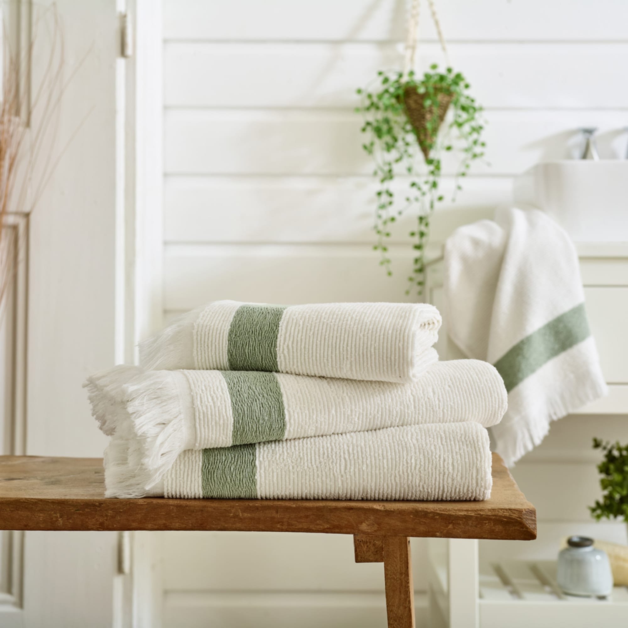 Deyongs Oakwood Ridge Textured 100% Cotton Sage Hand Towel