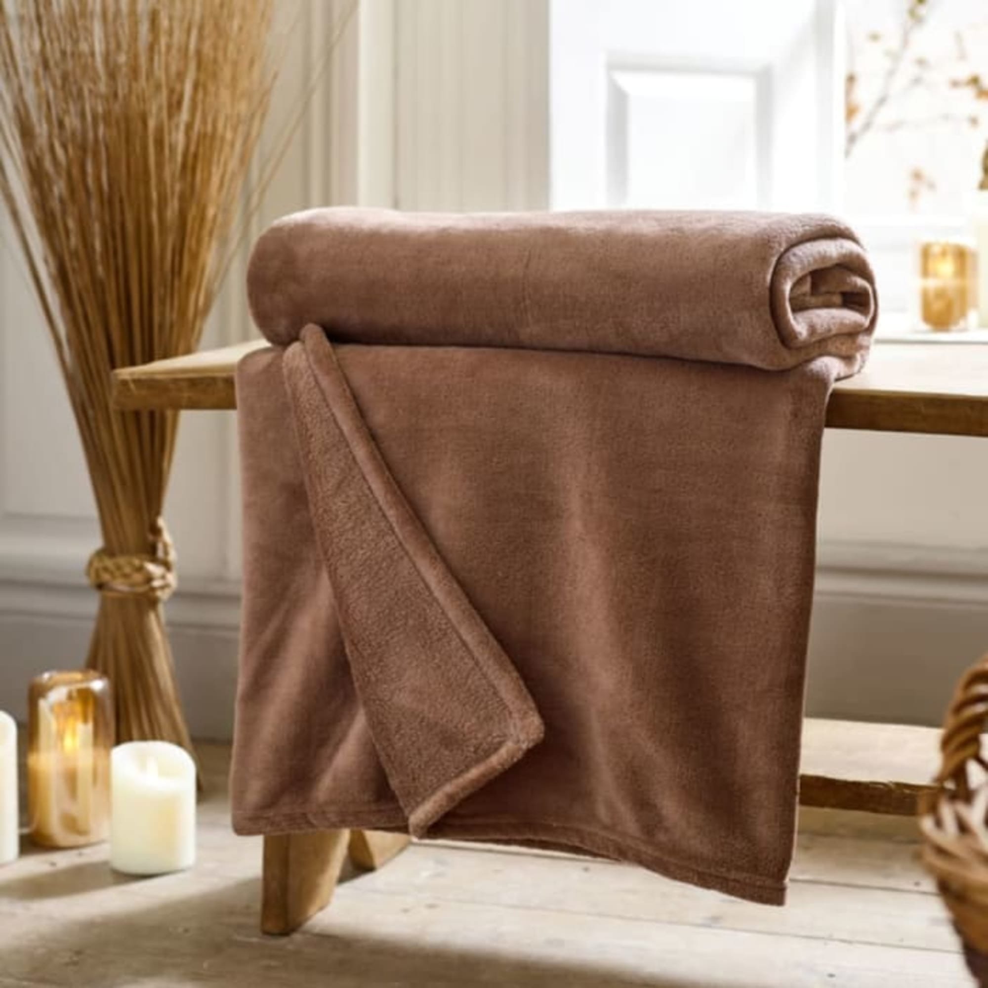 Deyongs Snuggle Touch Throw - Cappuccino