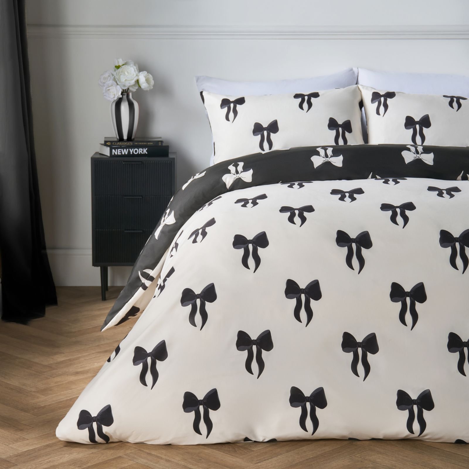 OHS Bow Print Microfibre Reversible Duvet Cover Set - Mono - King