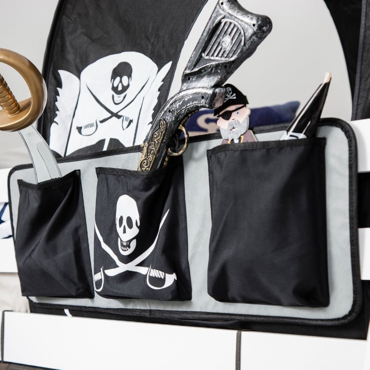 Noa & Nani Kids Bed Tidy Pocket Organiser in Pirate Hideaway Design - Black