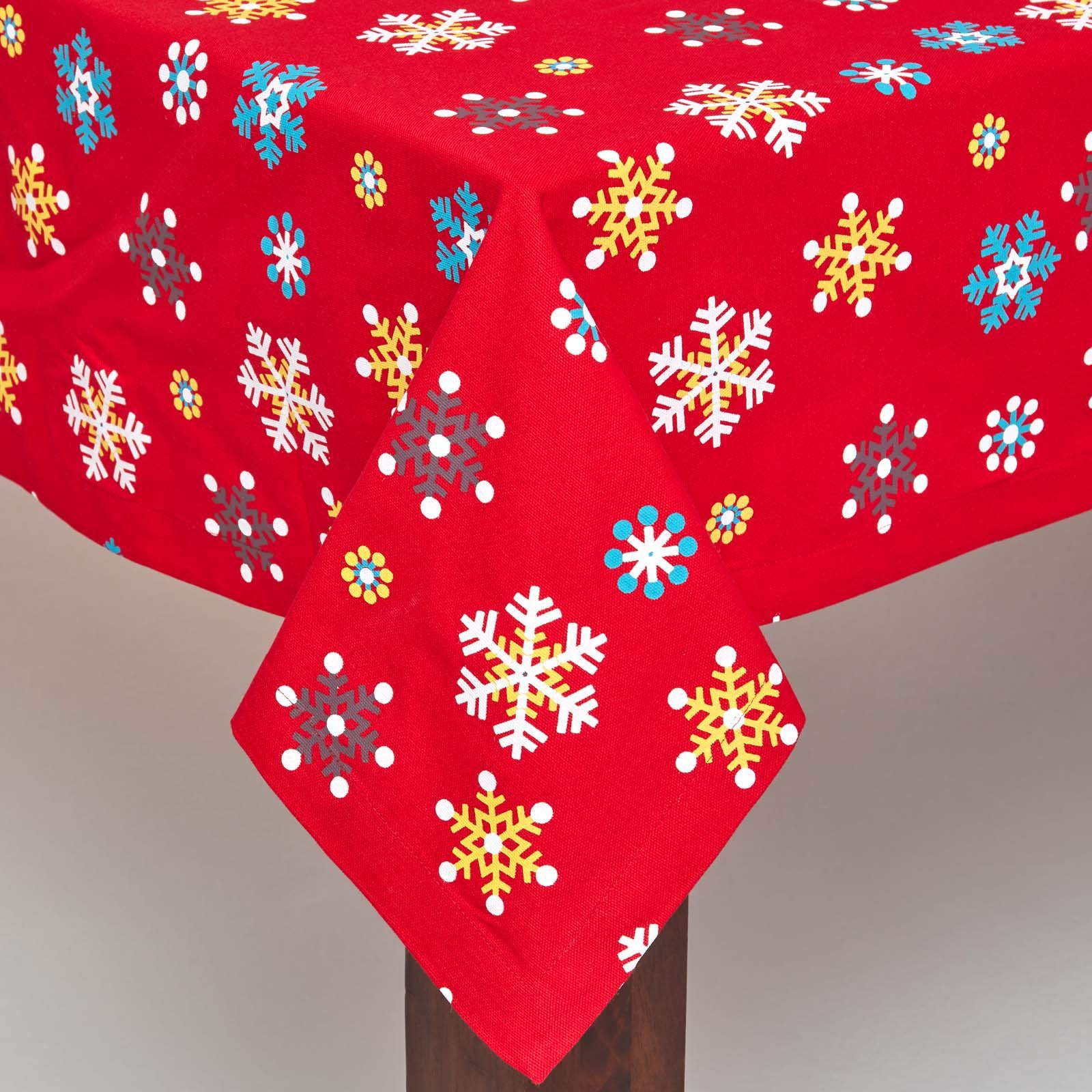 Homescapes Cotton Christmas Snowflake Tablecloth - 137 x 178 cm - Red