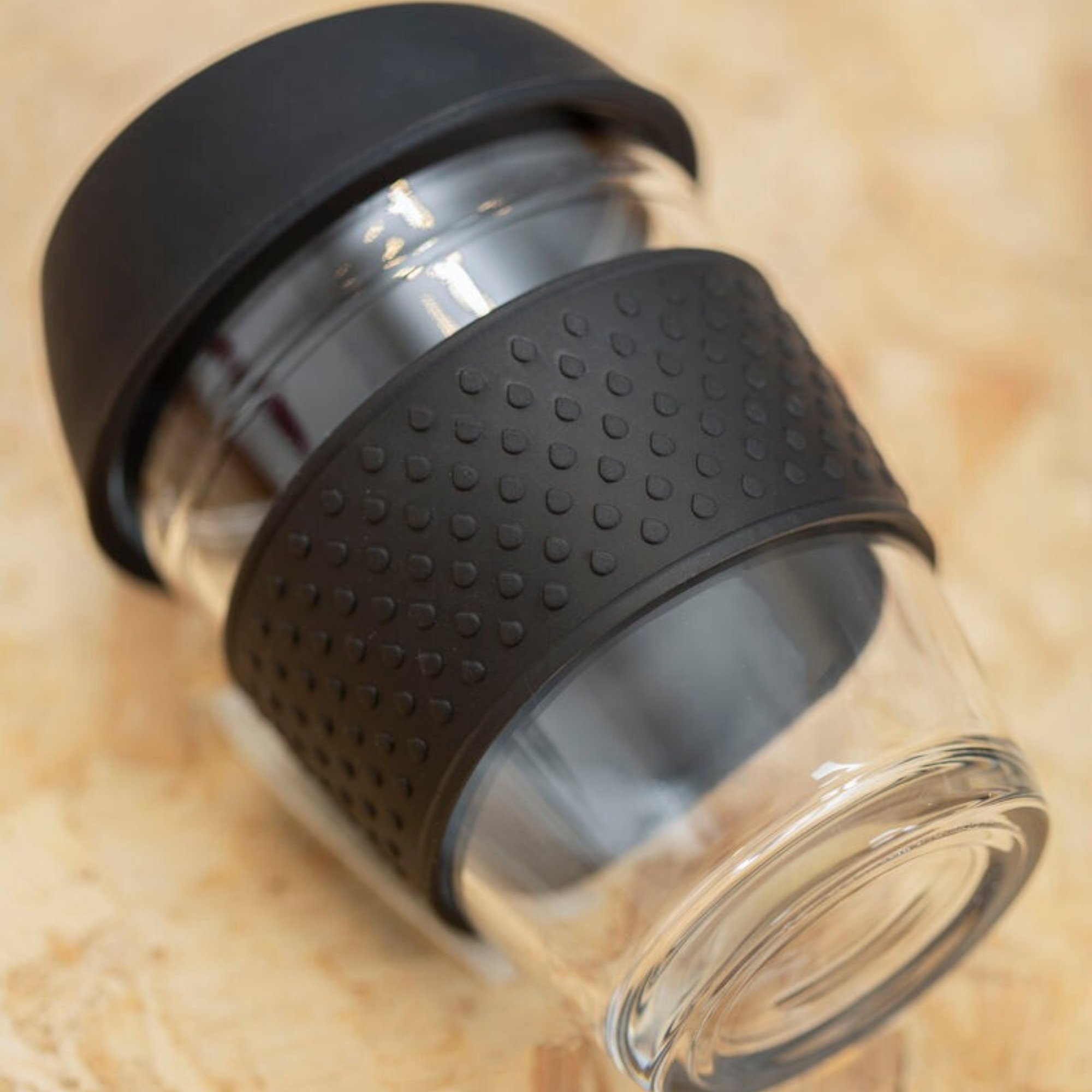 Orsina Mimo Glass Mug with Silicone Band Lid – Black