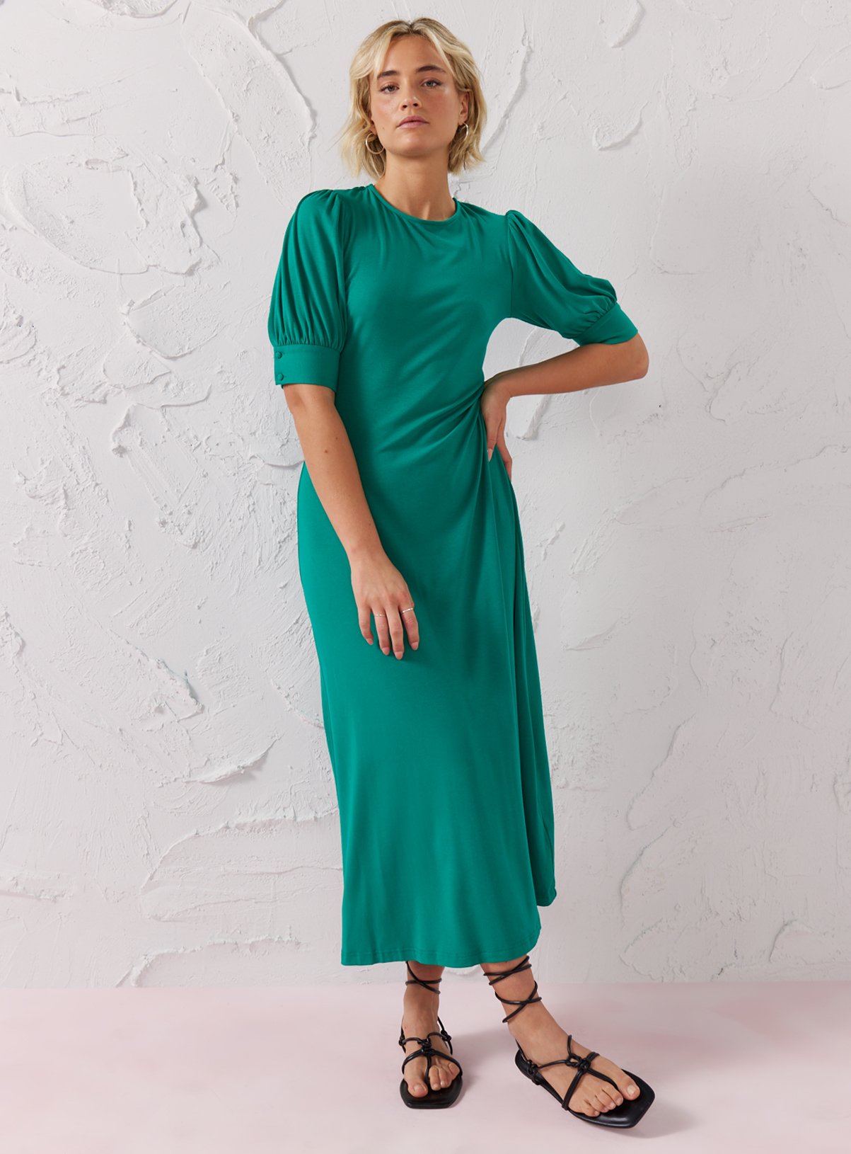 EVERBELLE Puff Sleeve Open Back Midi Dress 