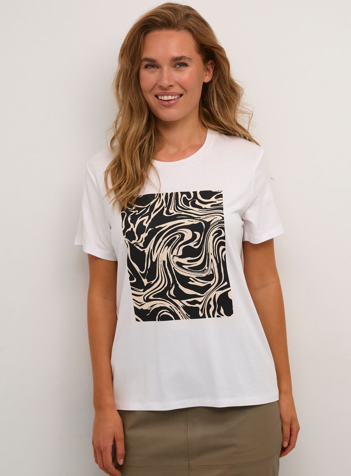 KAFFE Elin Short Sleeve Graphic Tee T Shirt 