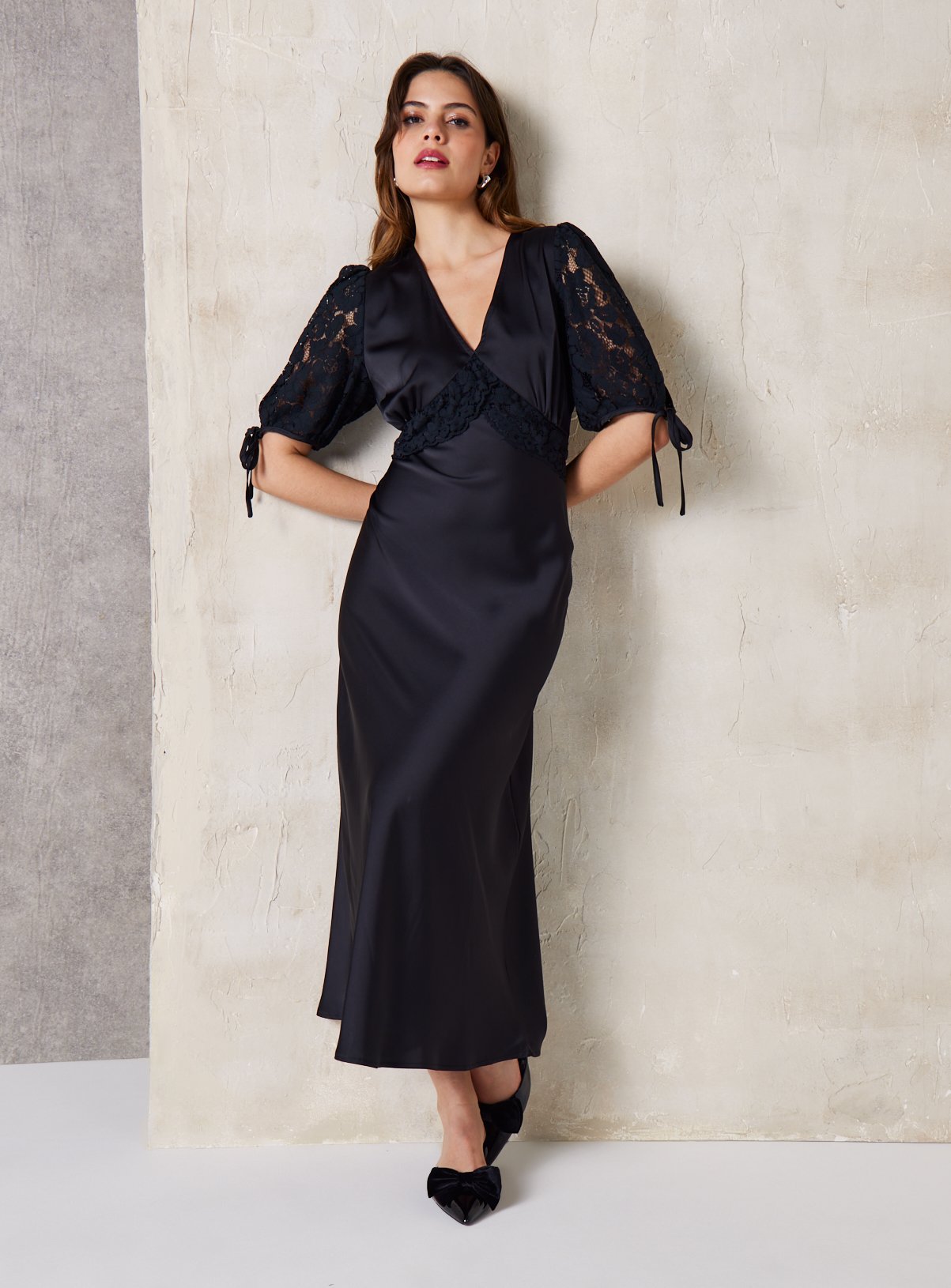 EVERBELLE Black Lace Detail Satin Tea Dress 