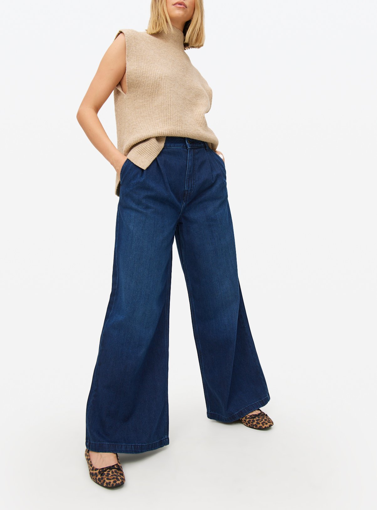 Pleated Ultra Wide Leg Denim Jeans 