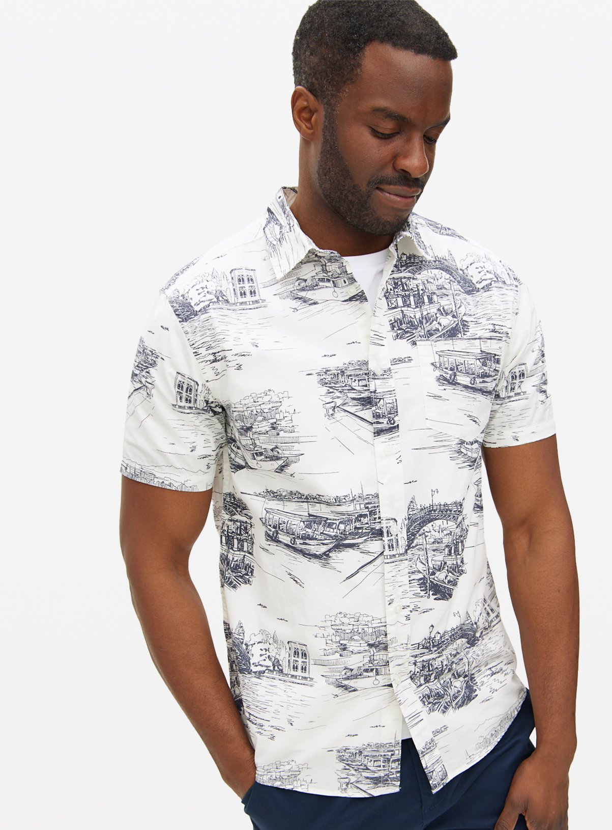 Navy Sketch Scenic Short Sleeve Shirt M
