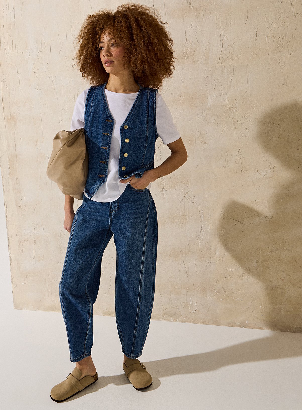 EVERBELLE Mid Washed Denim Barrel Leg Jeans 