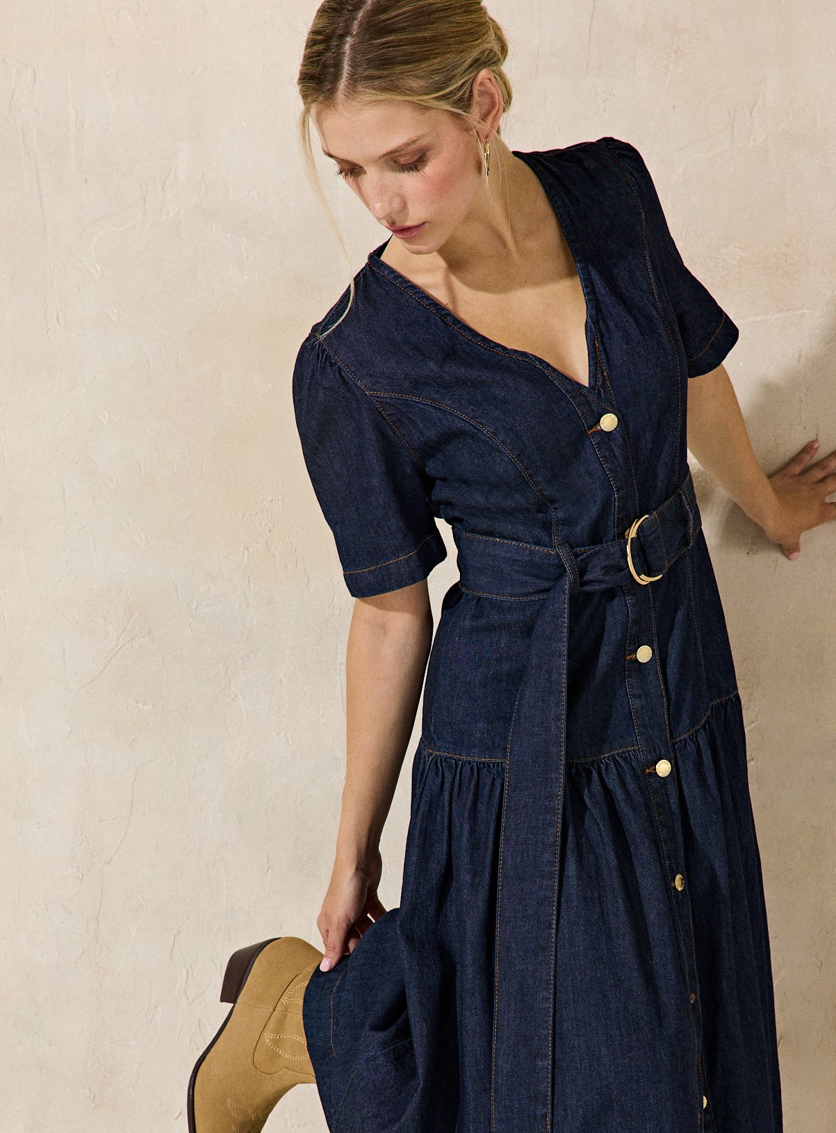 EVERBELLE Dark Denim Belted Midi Dress 