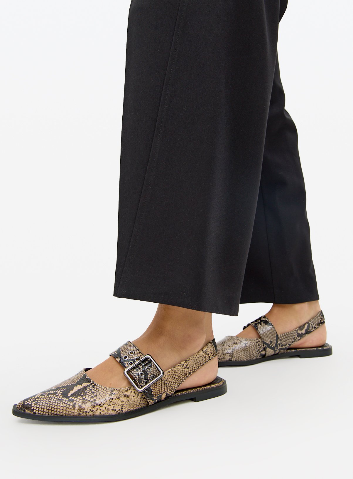 Snake Print Pointed Ballerina Shoes 