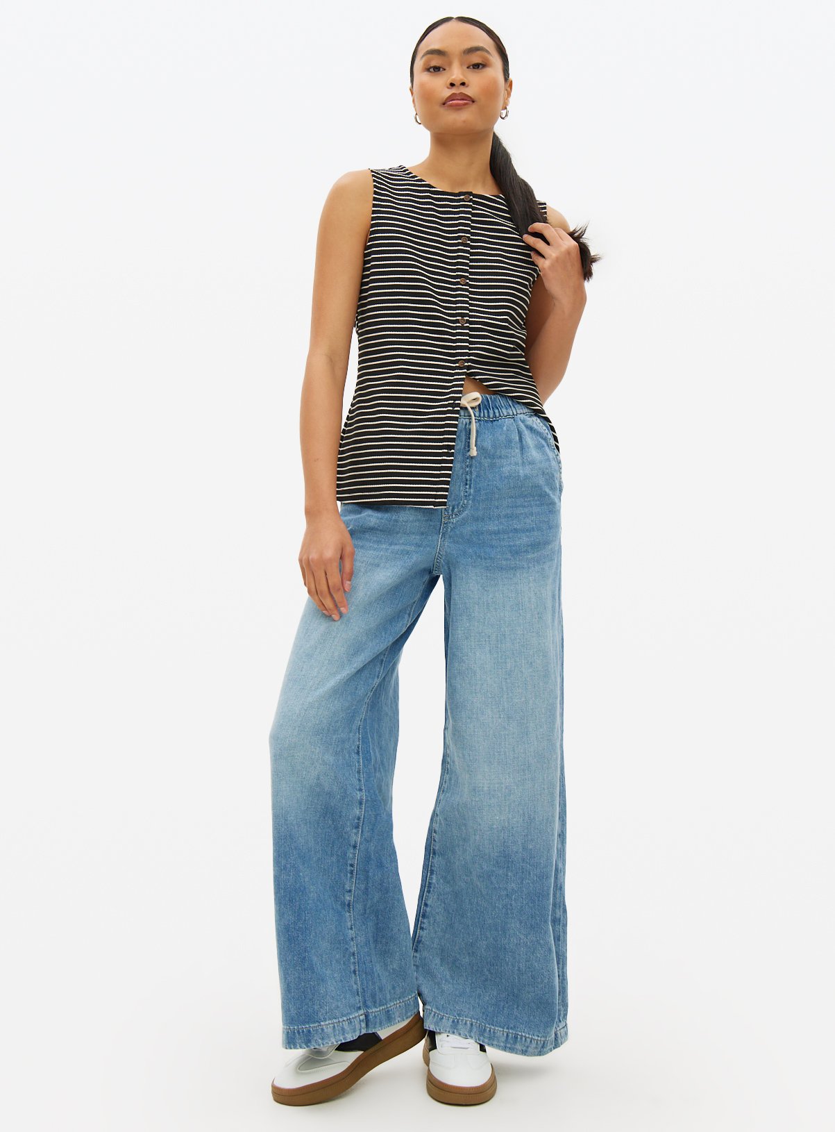 Mid Denim Wide Leg Pull-On Jogger Jeans with Linen