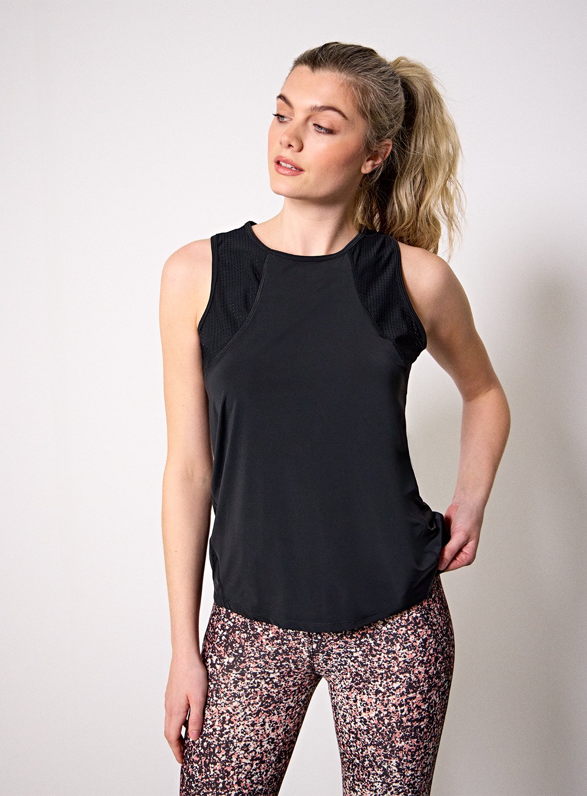 REAKTIV Black Training Mesh Panel Tank S