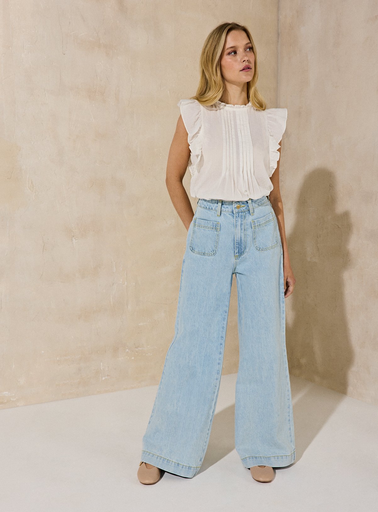 EVERBELLE Light Denim Patch Pocket Wide Leg Jeans 