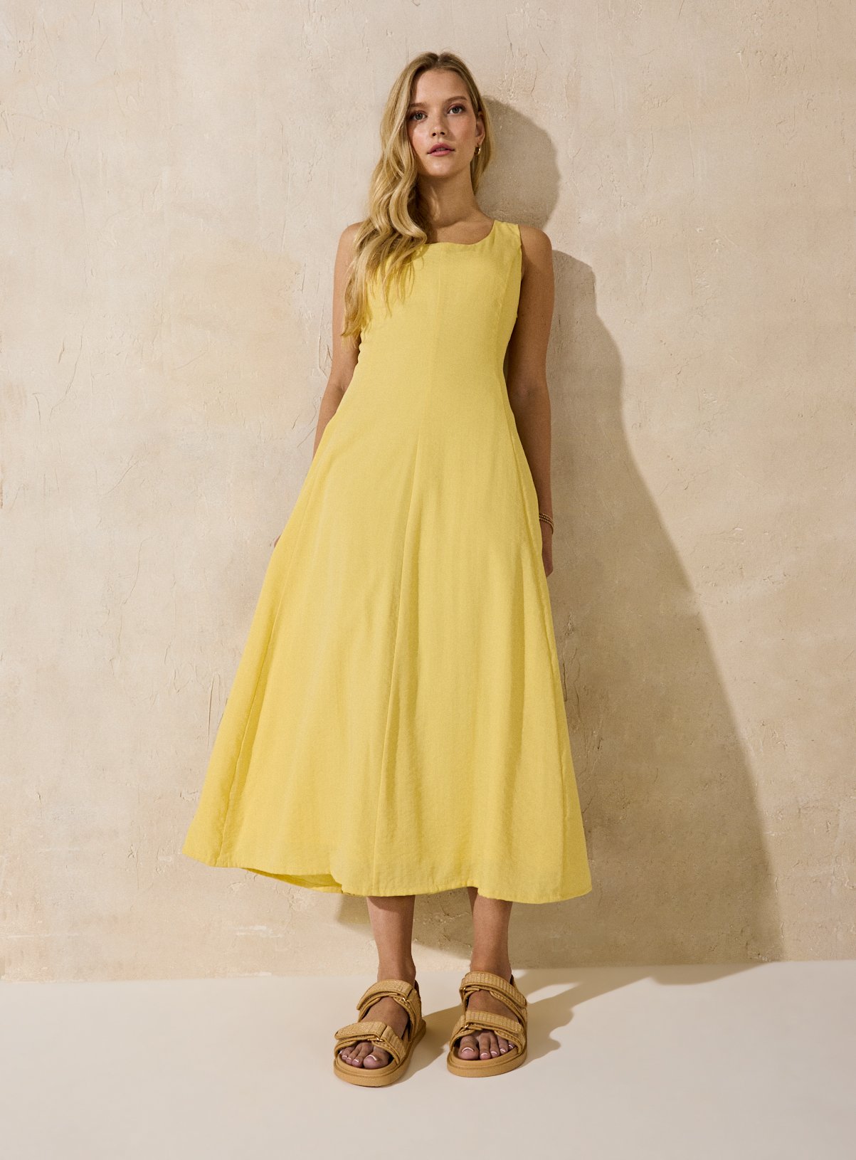 EVERBELLE Yellow Seamed Scoop Neck Summer Dress 22