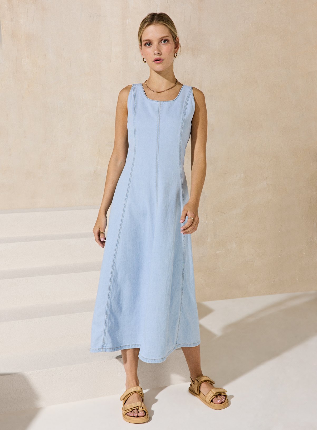EVERBELLE Denim Seamed Midi Dress 