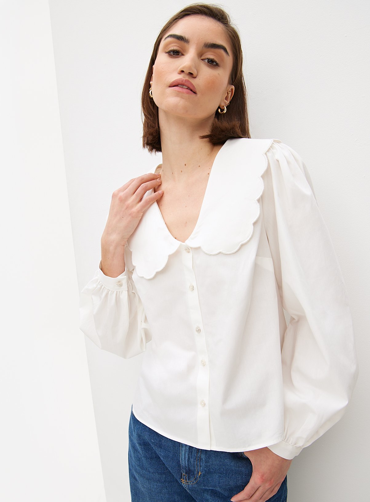 White Scallop Collared Poplin Blouse 