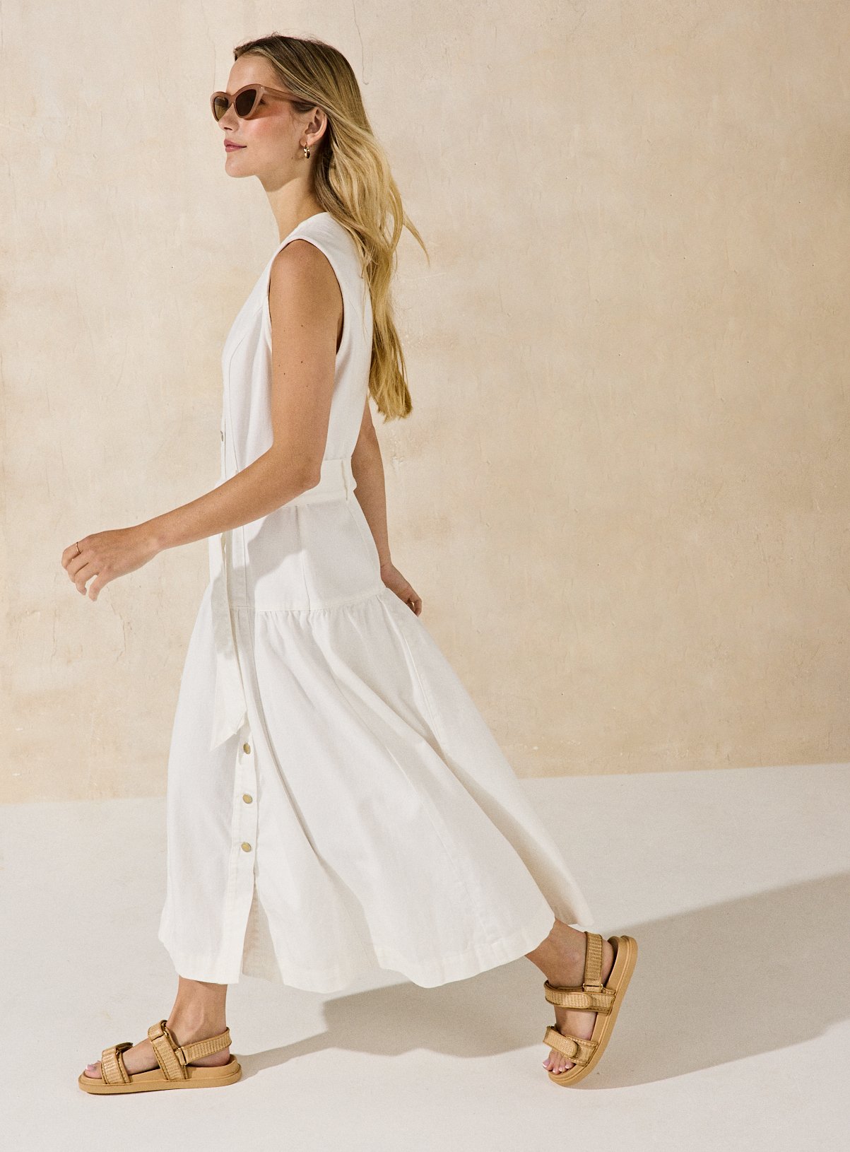 EVERBELLE White Denim Belted Midaxi Dress 