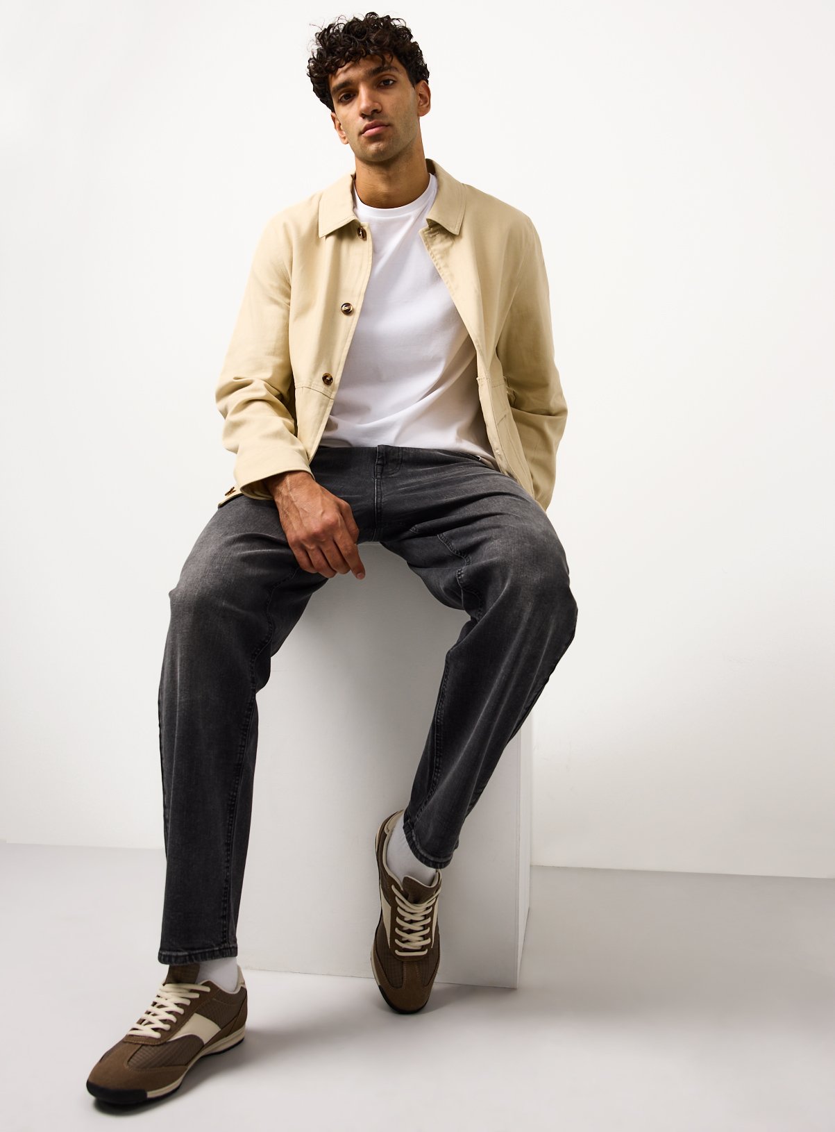 Relaxed Straight Leg Denim Jeans 