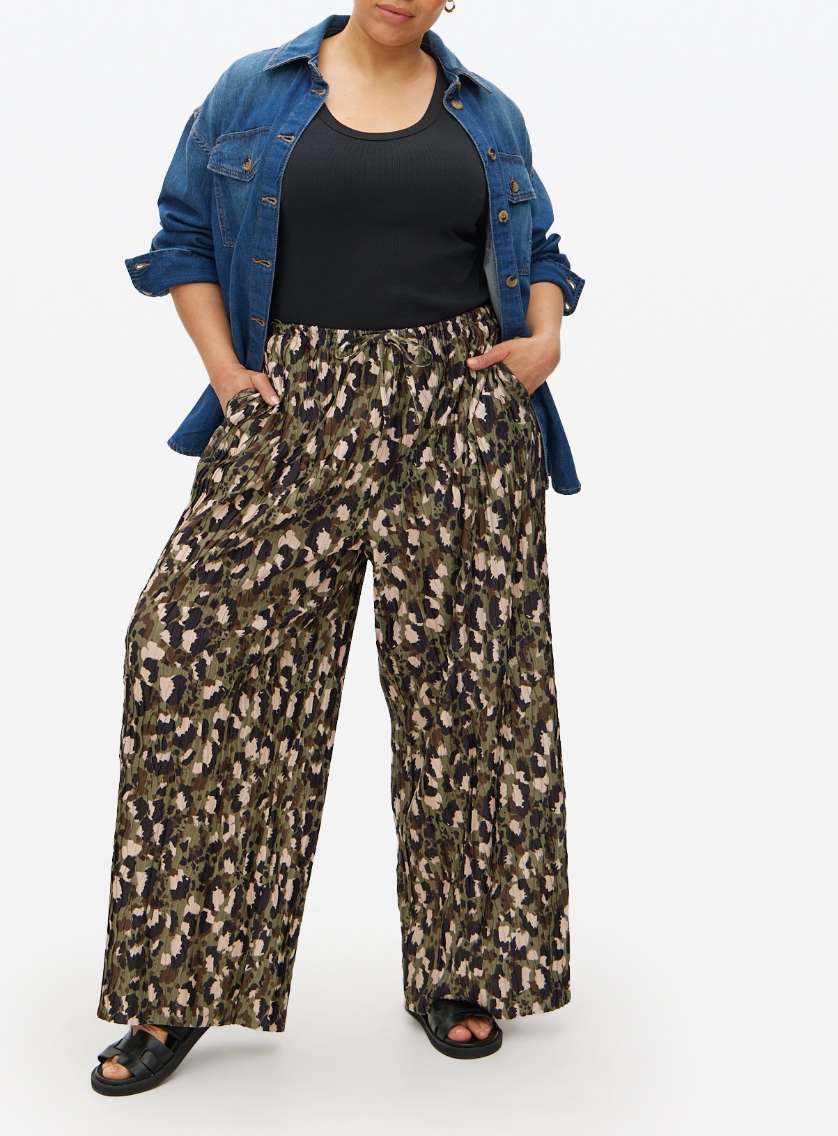 Green Blurred Animal Print Wide Leg Plisse Trousers 
