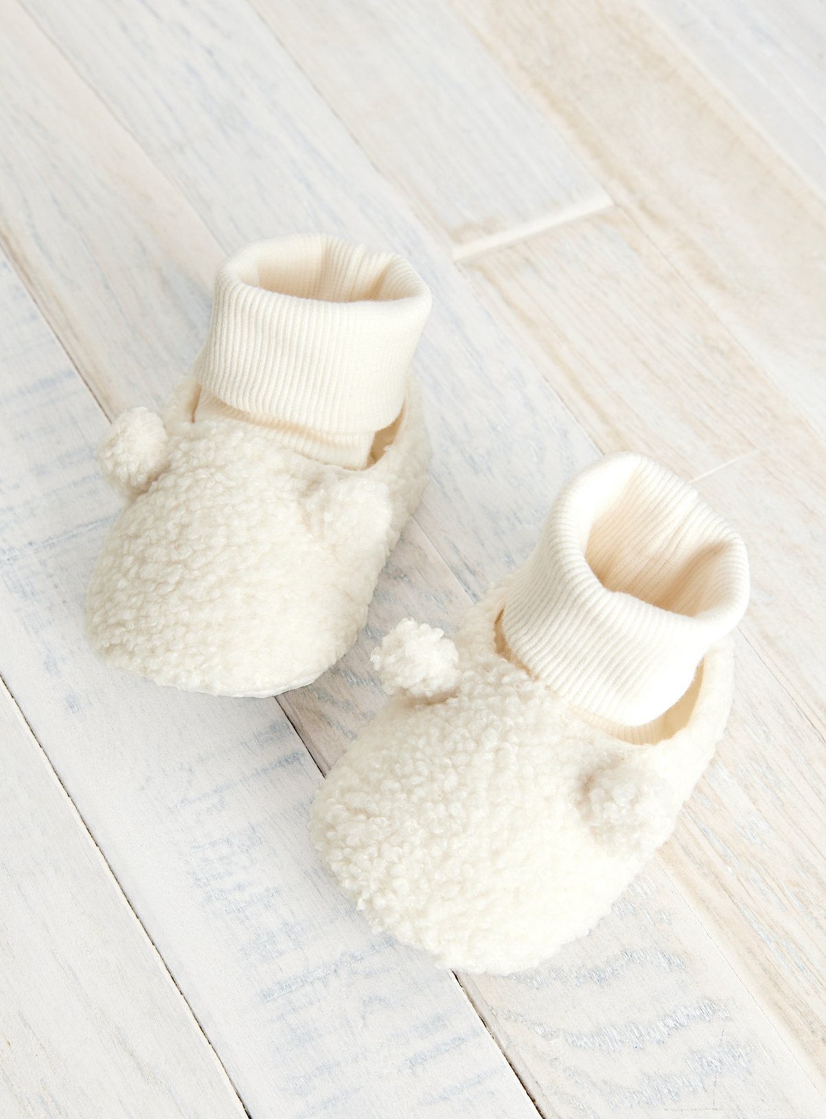 Cream Bear Design Borg Fleece Booties 6-9 months