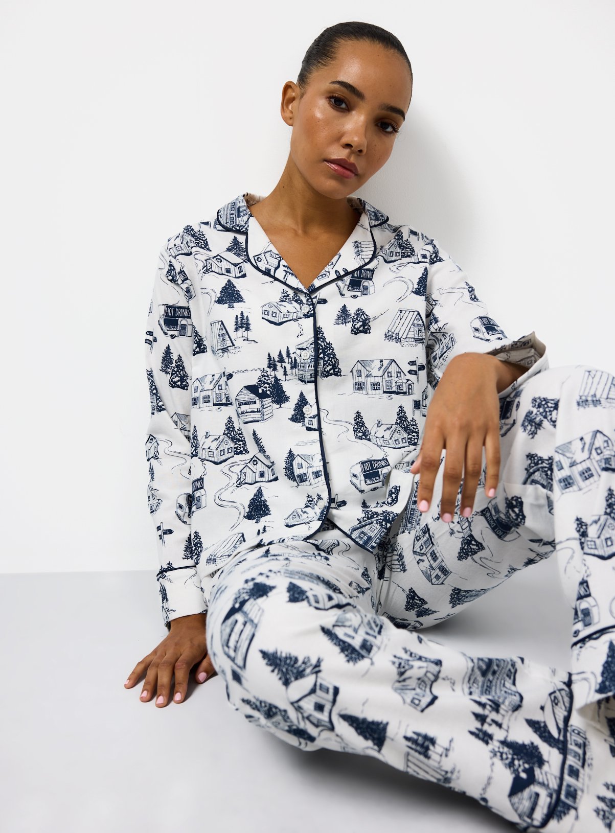 Women's Christmas Ski Scenes Printed Traditional Pyjamas 22