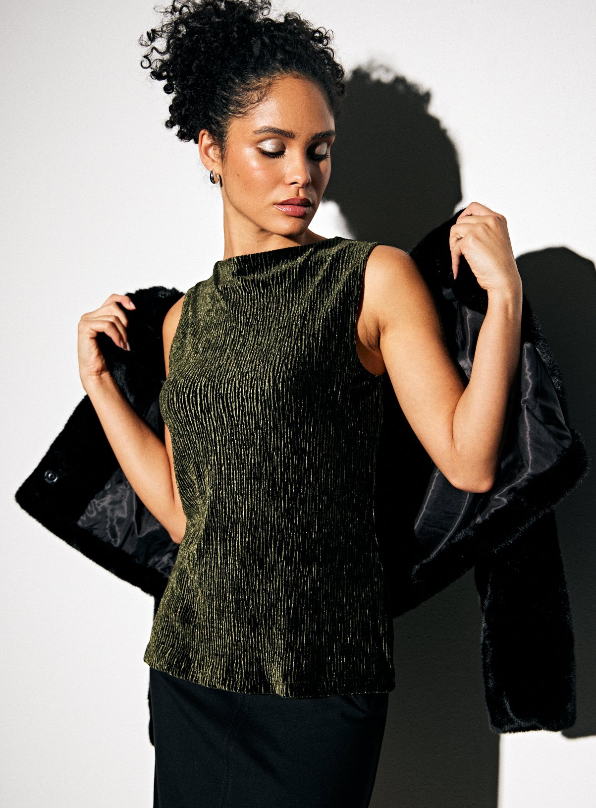 Dark Green Velvet Plisse Sleeveless Vest 8