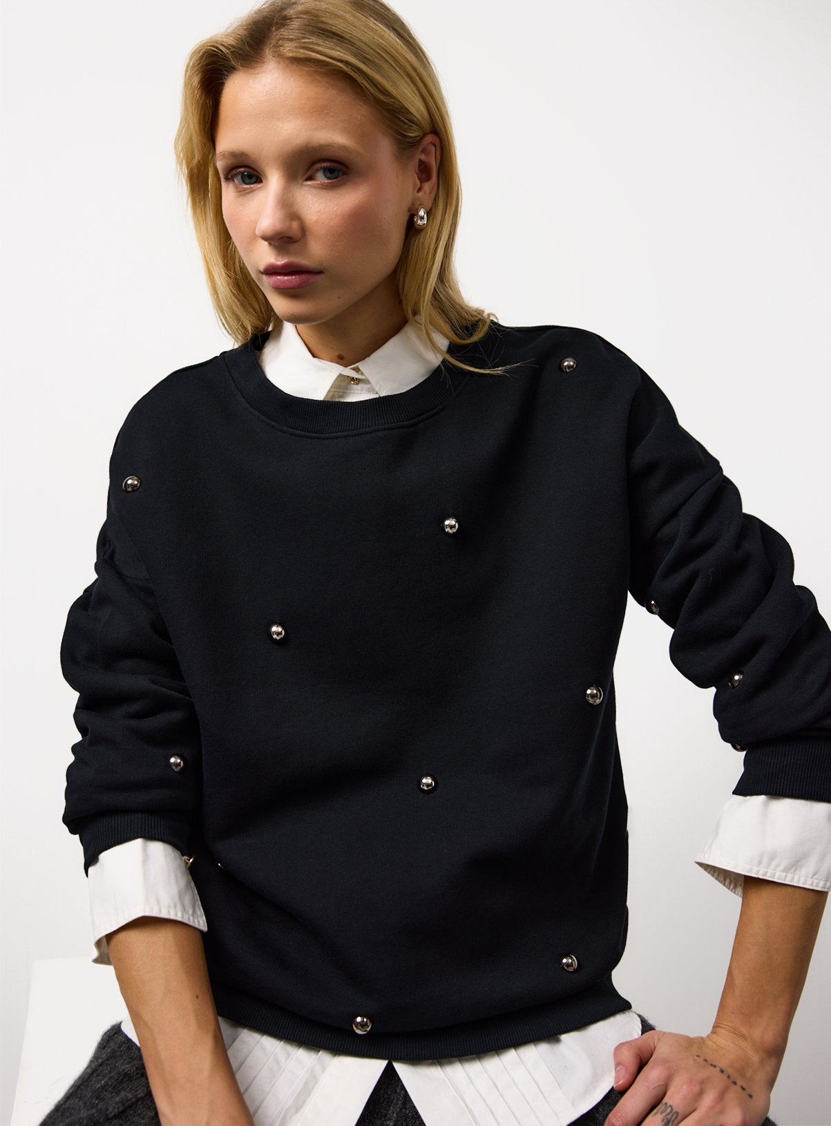 Black Studded Relaxed Crew Neck Sweatshirt M