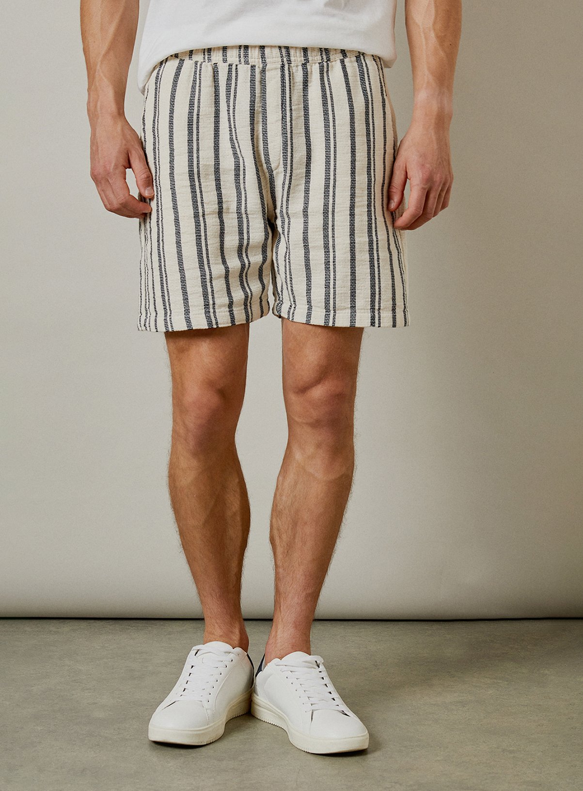 BURTON Off White Textured Casual Shorts 