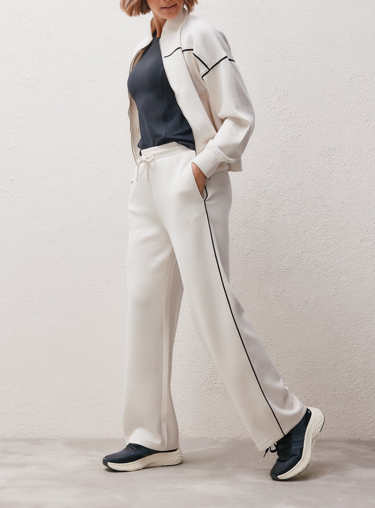 REAKTIV Cream Piped Scuba Wide Leg Jogger S