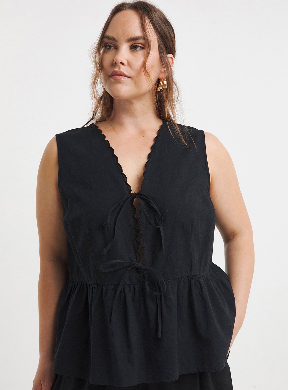 SIMPLY BE Tie Front Vest With Scalloped Edge 