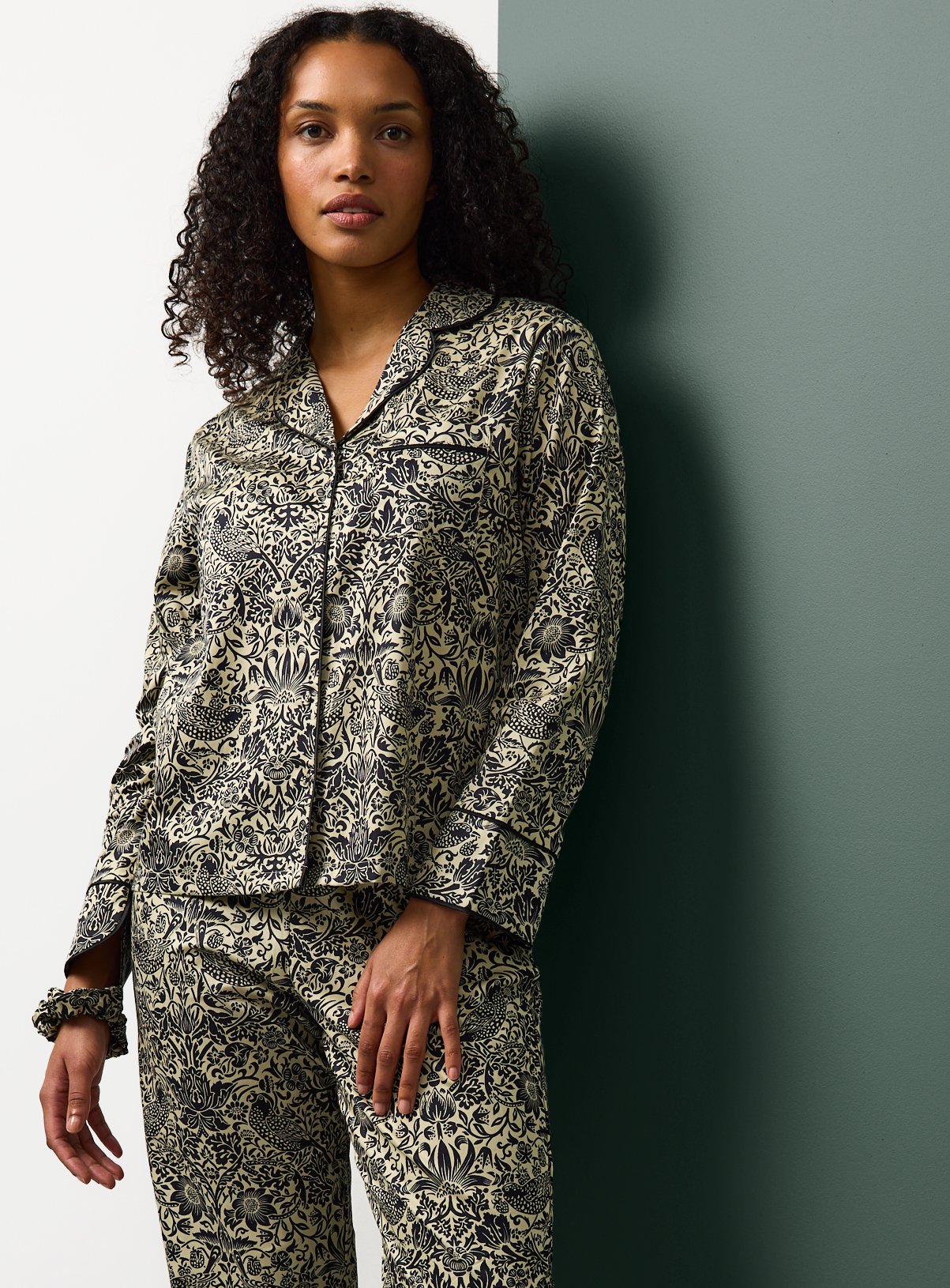 Tu x Morris & Co. Strawberry Thief Mono Sateen Pyjama Set with Scrunchie  