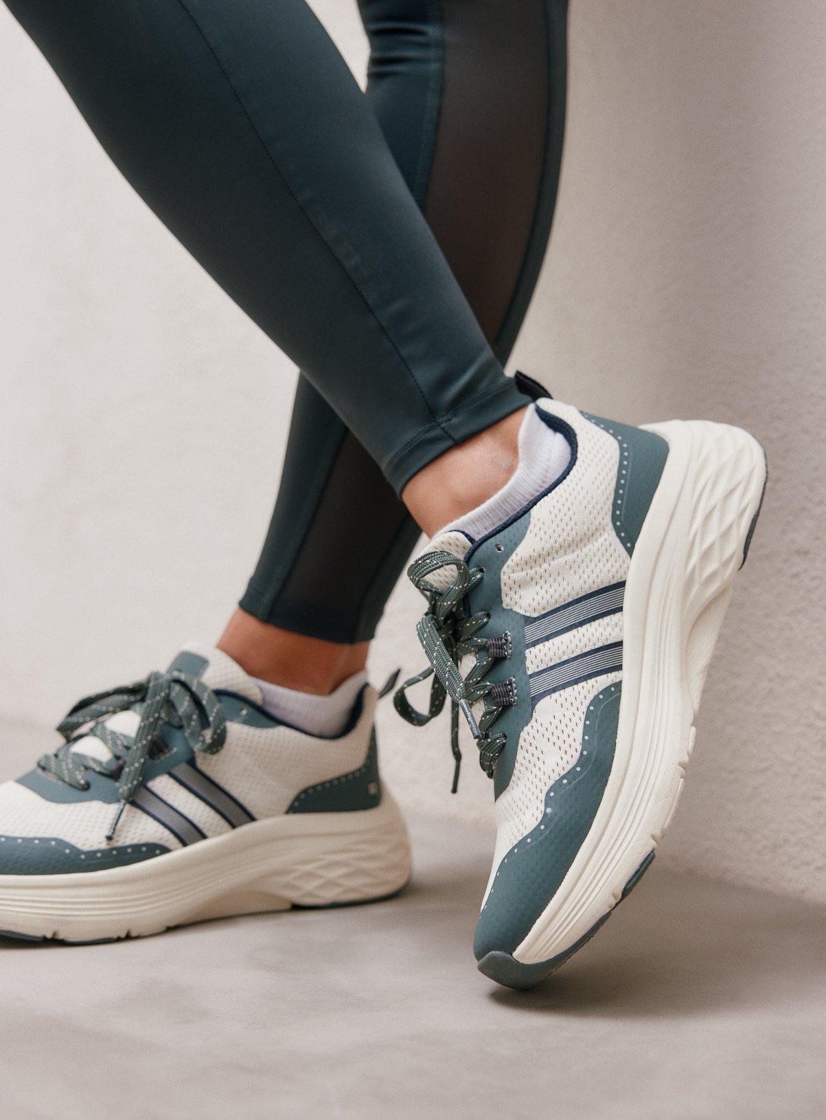 REAKTIV Mesh Panel Performance Legging