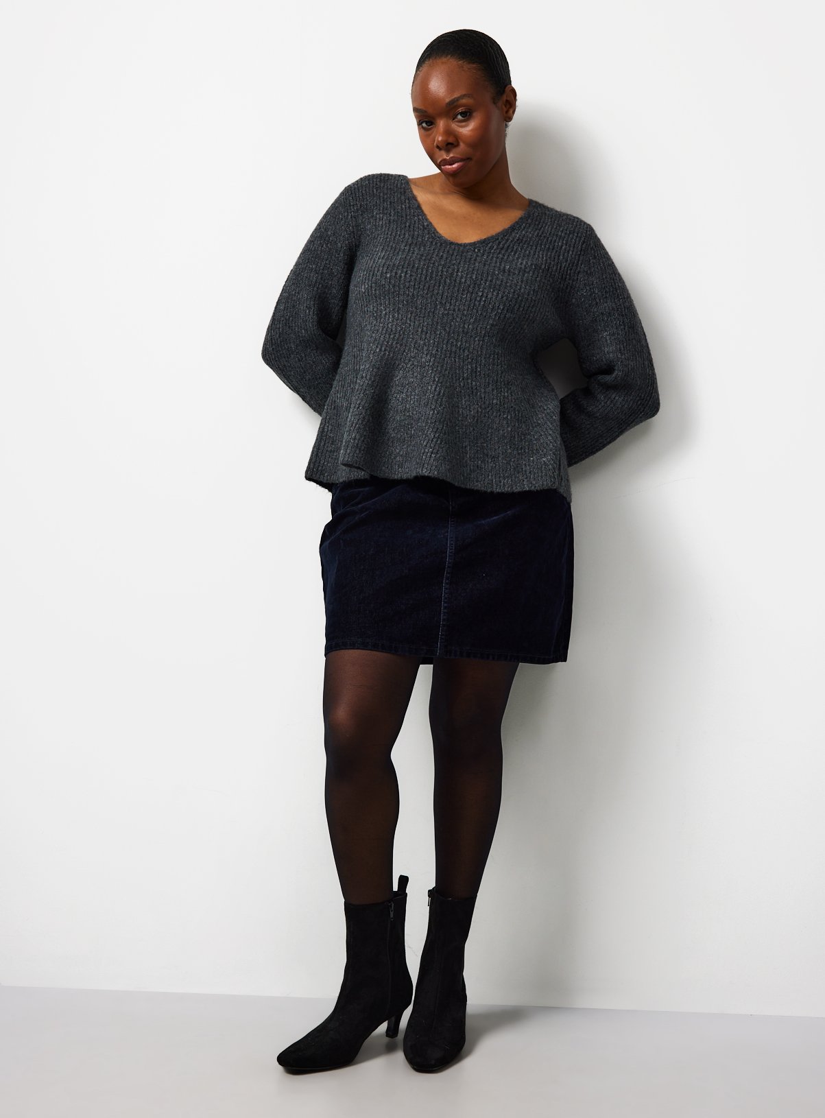 Cinched Waist V-Neck Jumper 