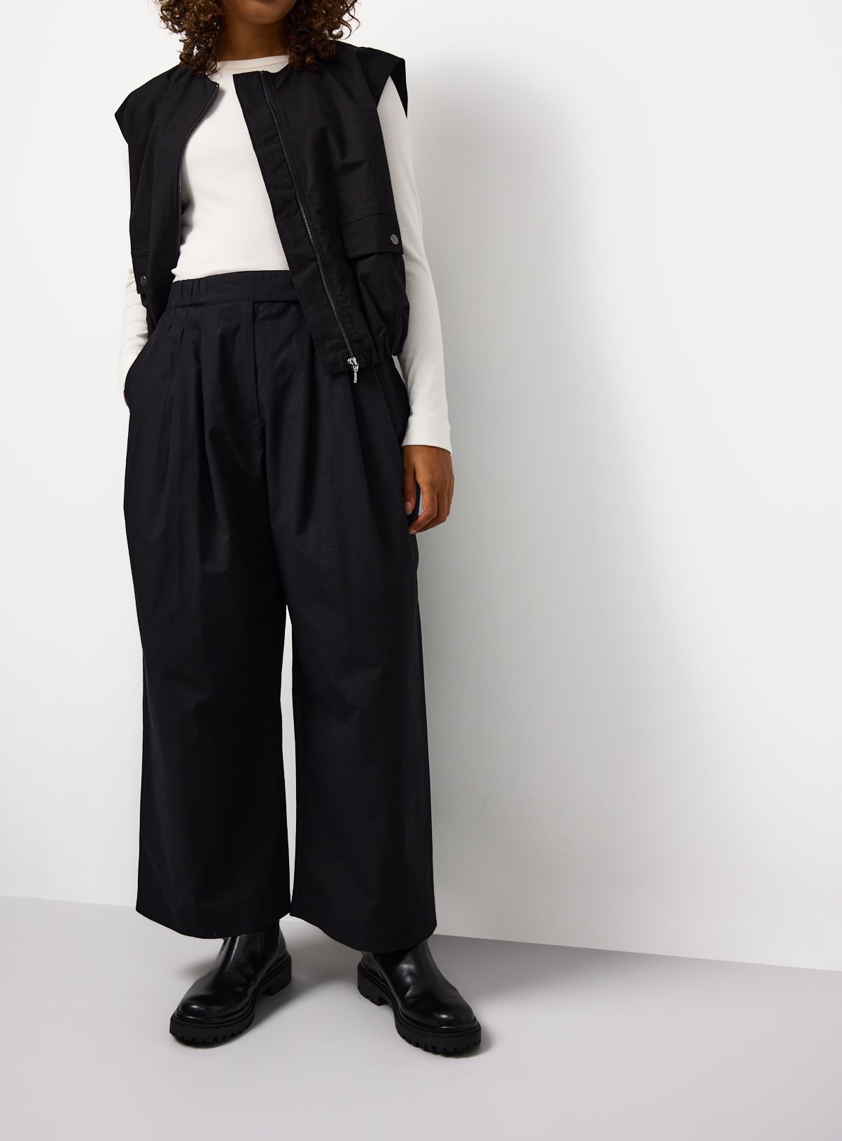 Black Pleated Wide Leg Poplin Trousers 20
