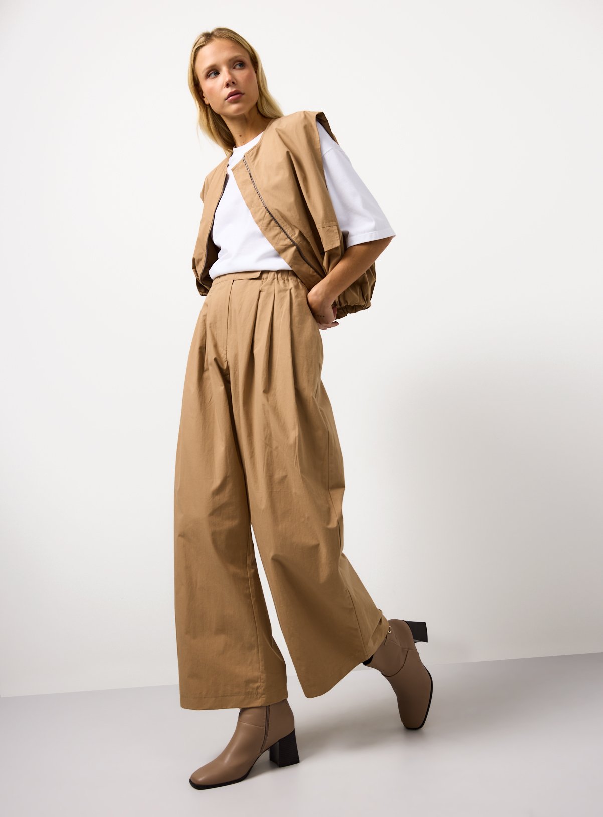 Pleated Wide Leg Poplin Trousers 
